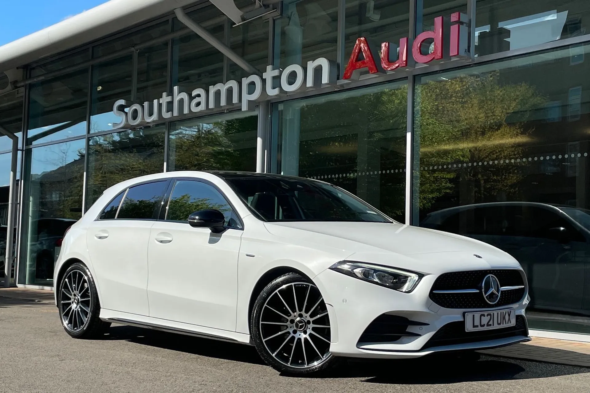MERCEDES-BENZ A CLASS focused image