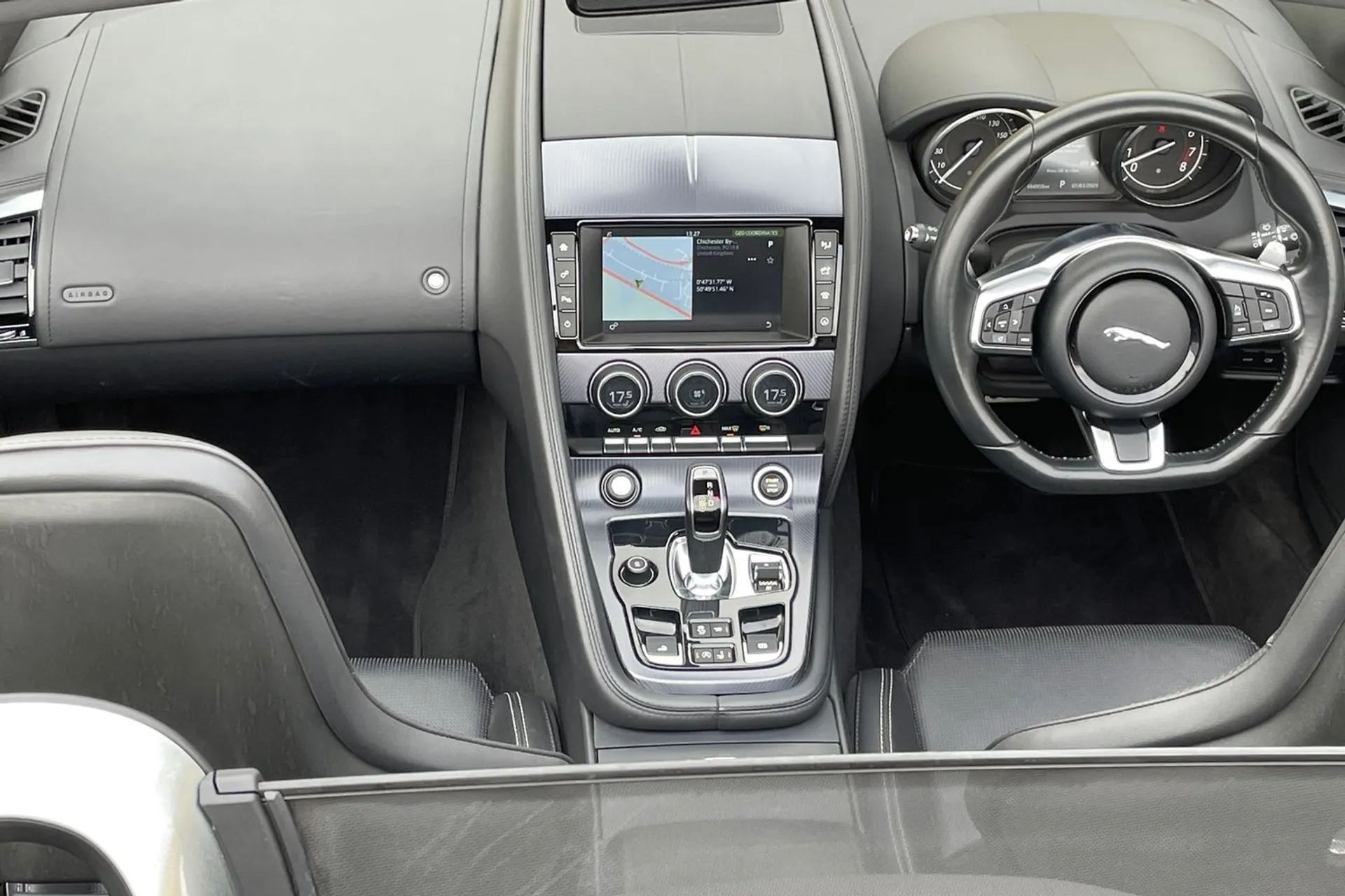 Jaguar F-TYPE thumbnail image number 36