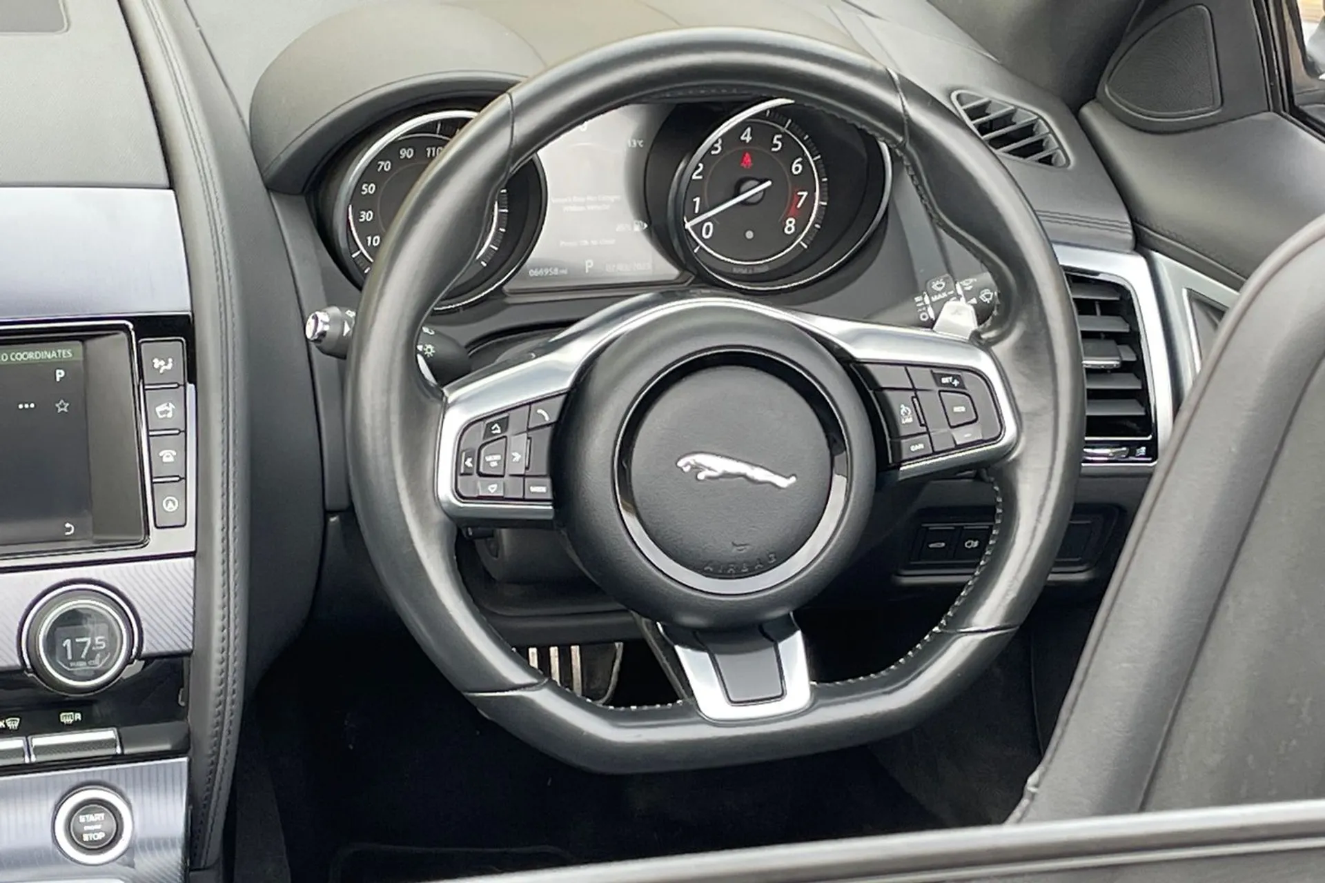 Jaguar F-TYPE thumbnail image number 35