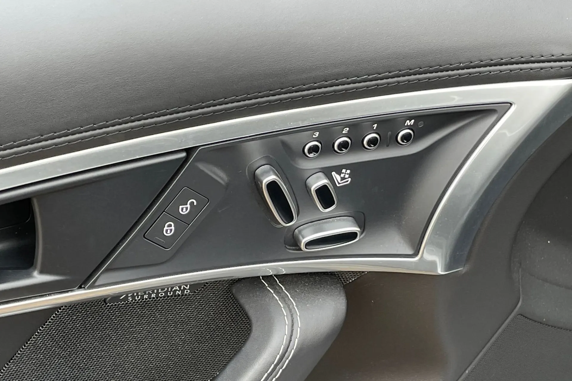 Jaguar F-TYPE thumbnail image number 29