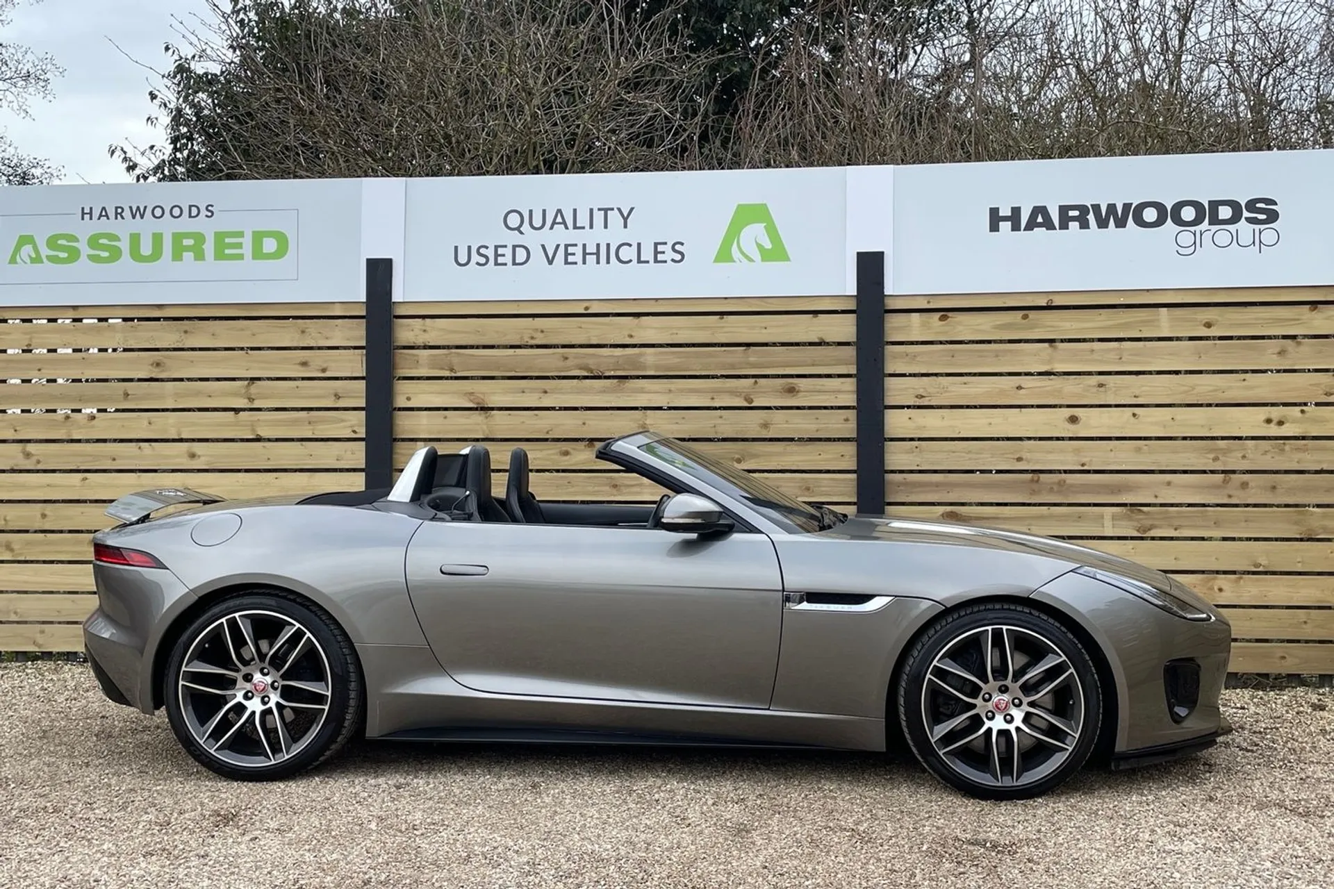 Jaguar F-TYPE thumbnail image number 2