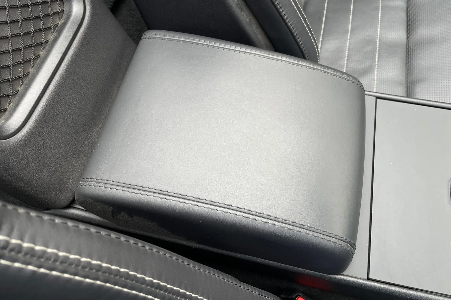 Jaguar F-TYPE thumbnail image number 42