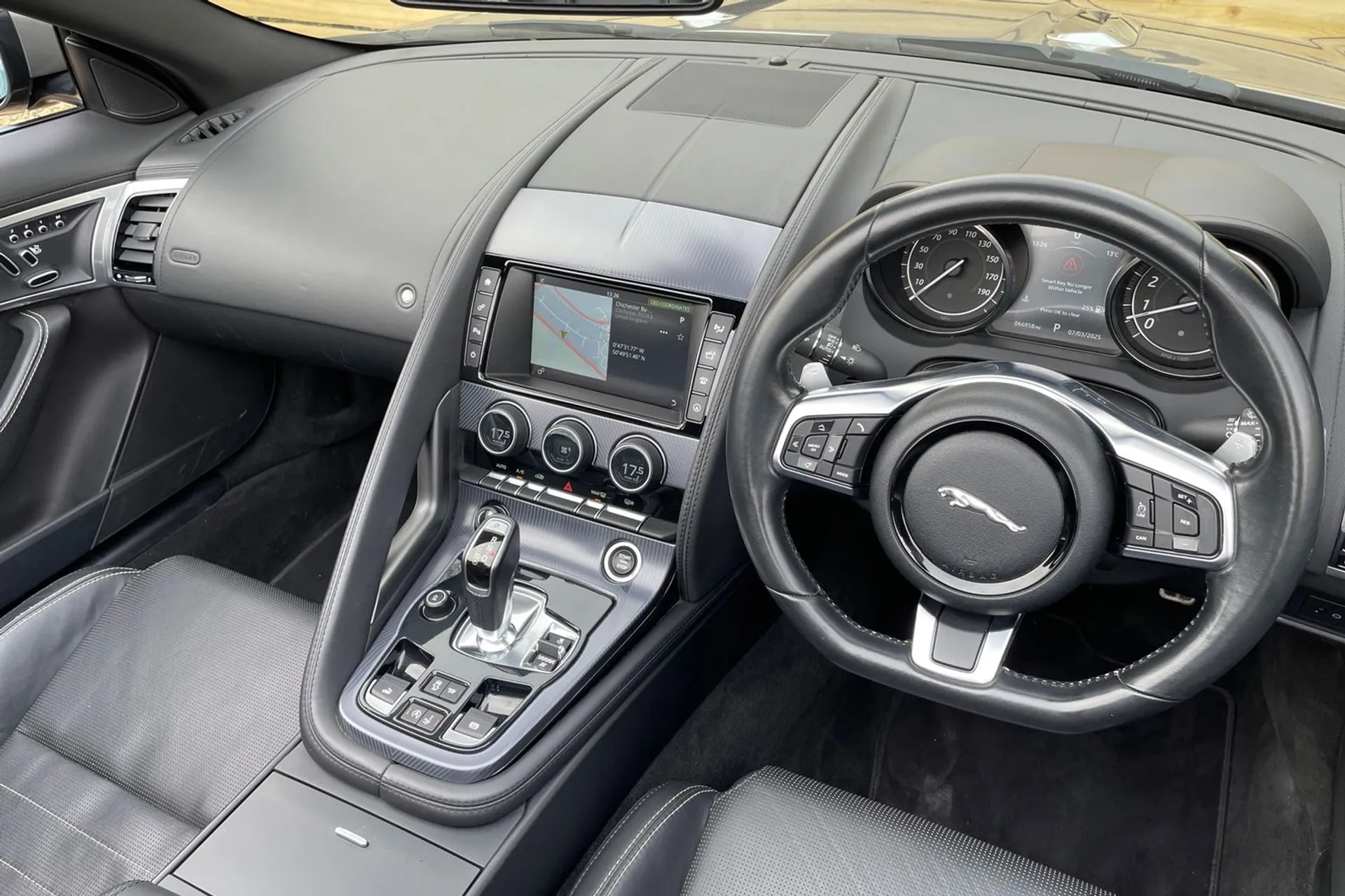 Jaguar F-TYPE thumbnail image number 3