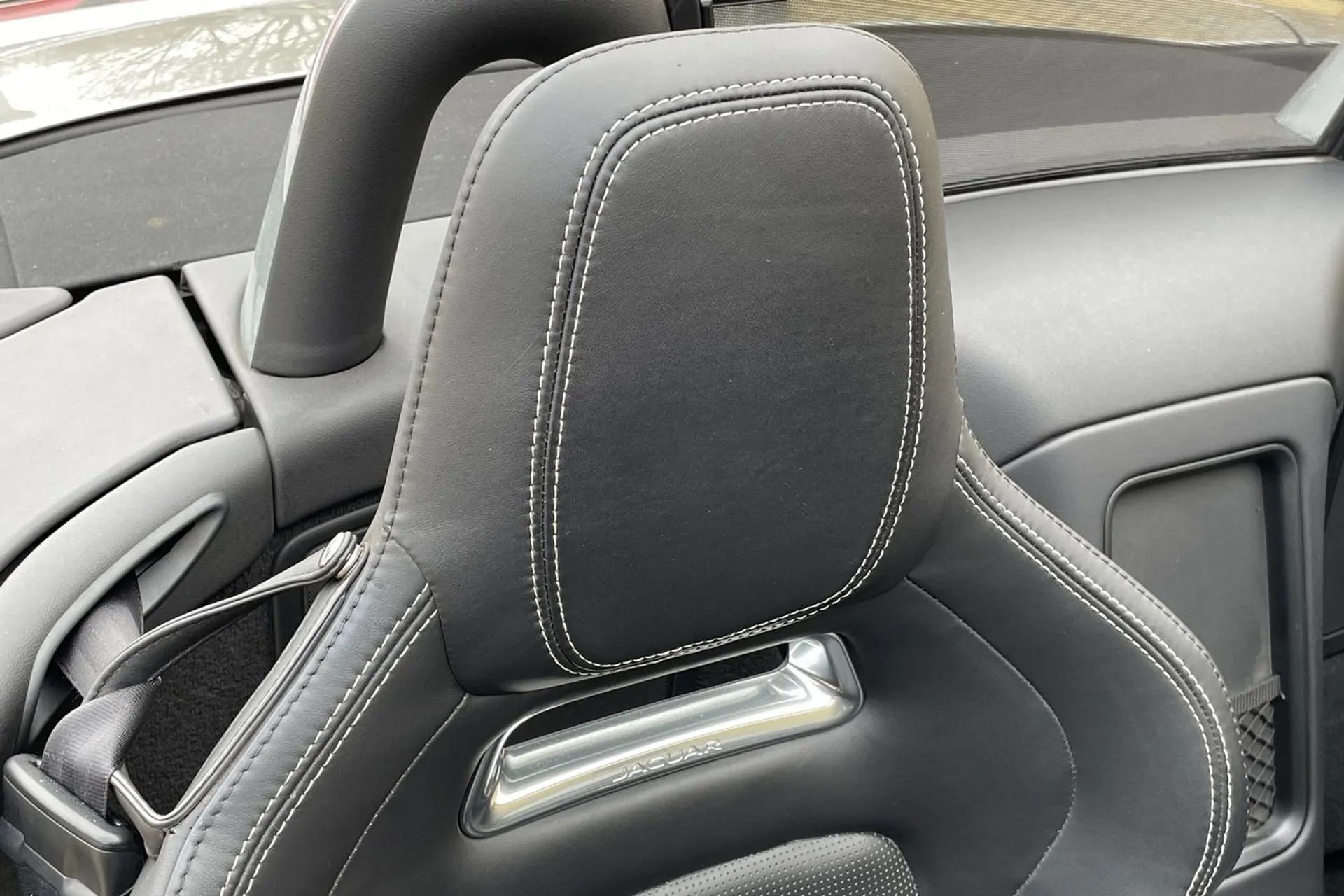 Jaguar F-TYPE thumbnail image number 24