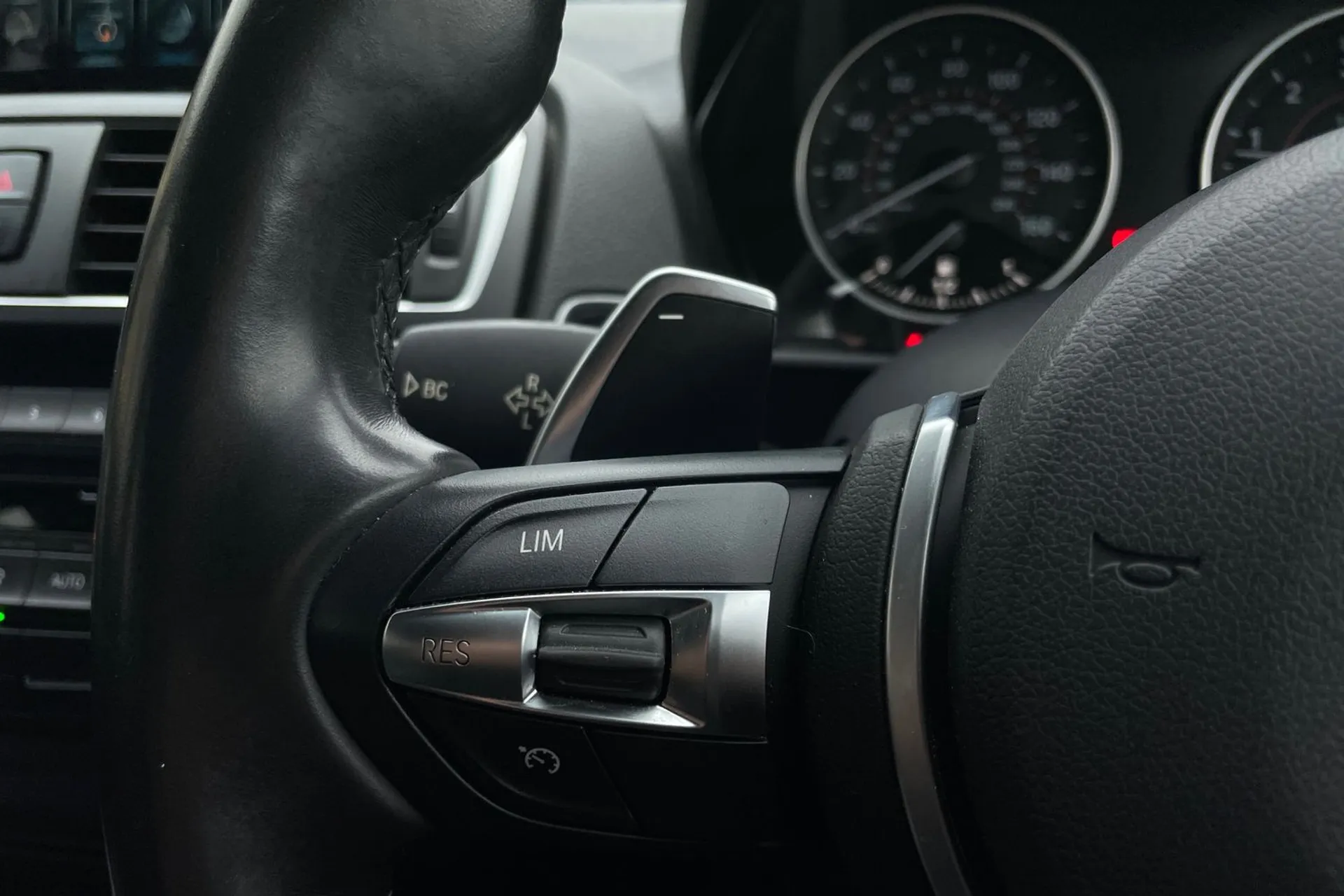 BMW 1 SERIES thumbnail image number 36