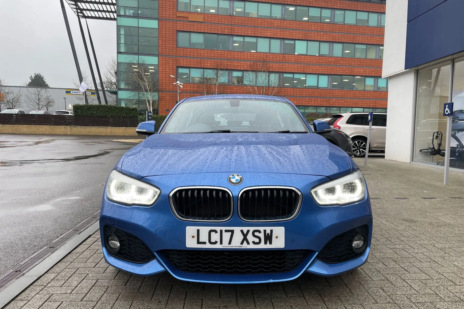 BMW 1 SERIES thumbnail image number 12