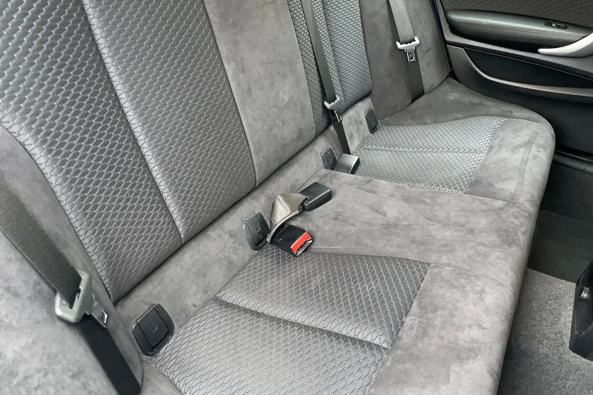 BMW 1 SERIES thumbnail image number 24