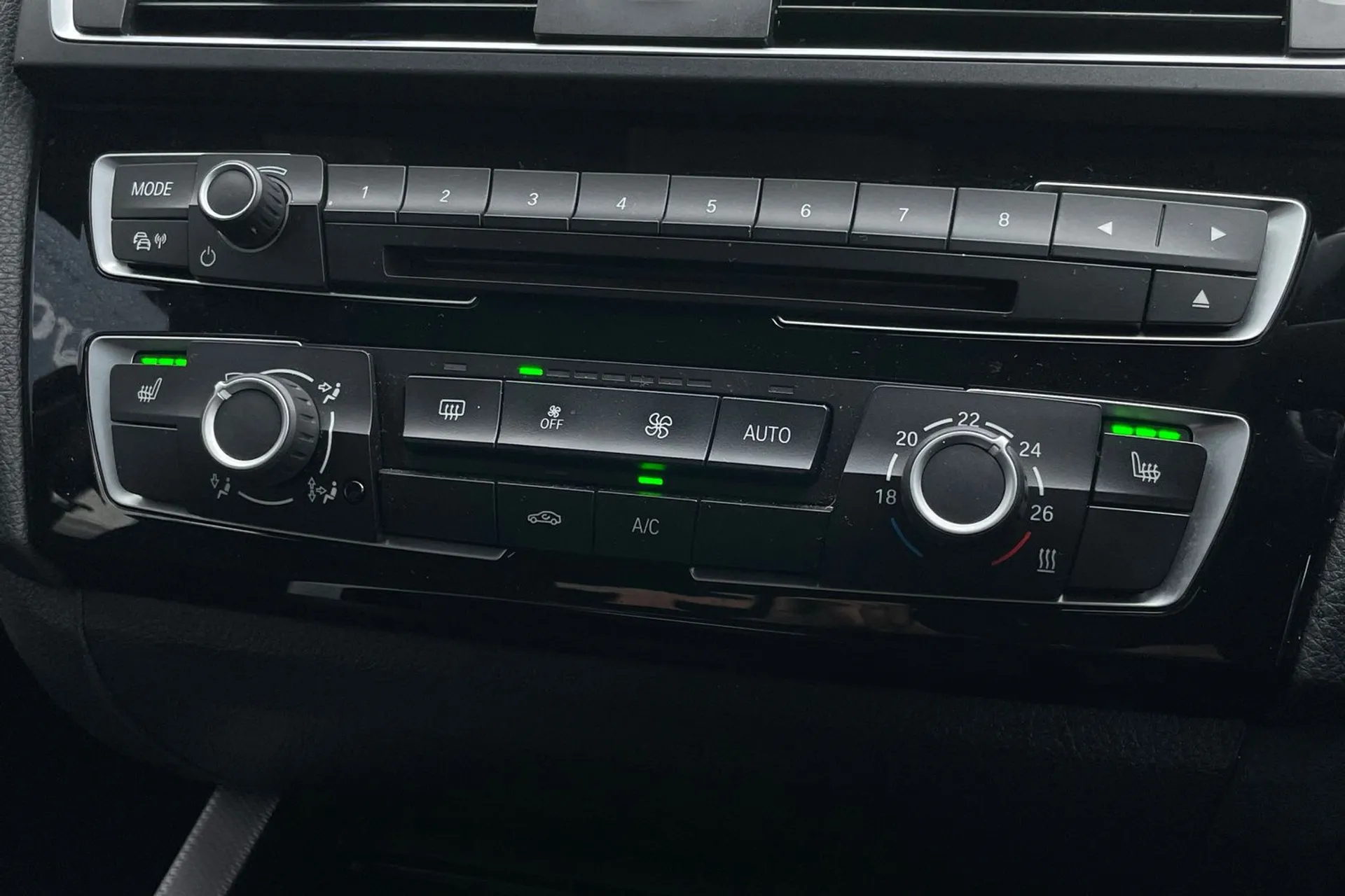 BMW 1 SERIES thumbnail image number 40