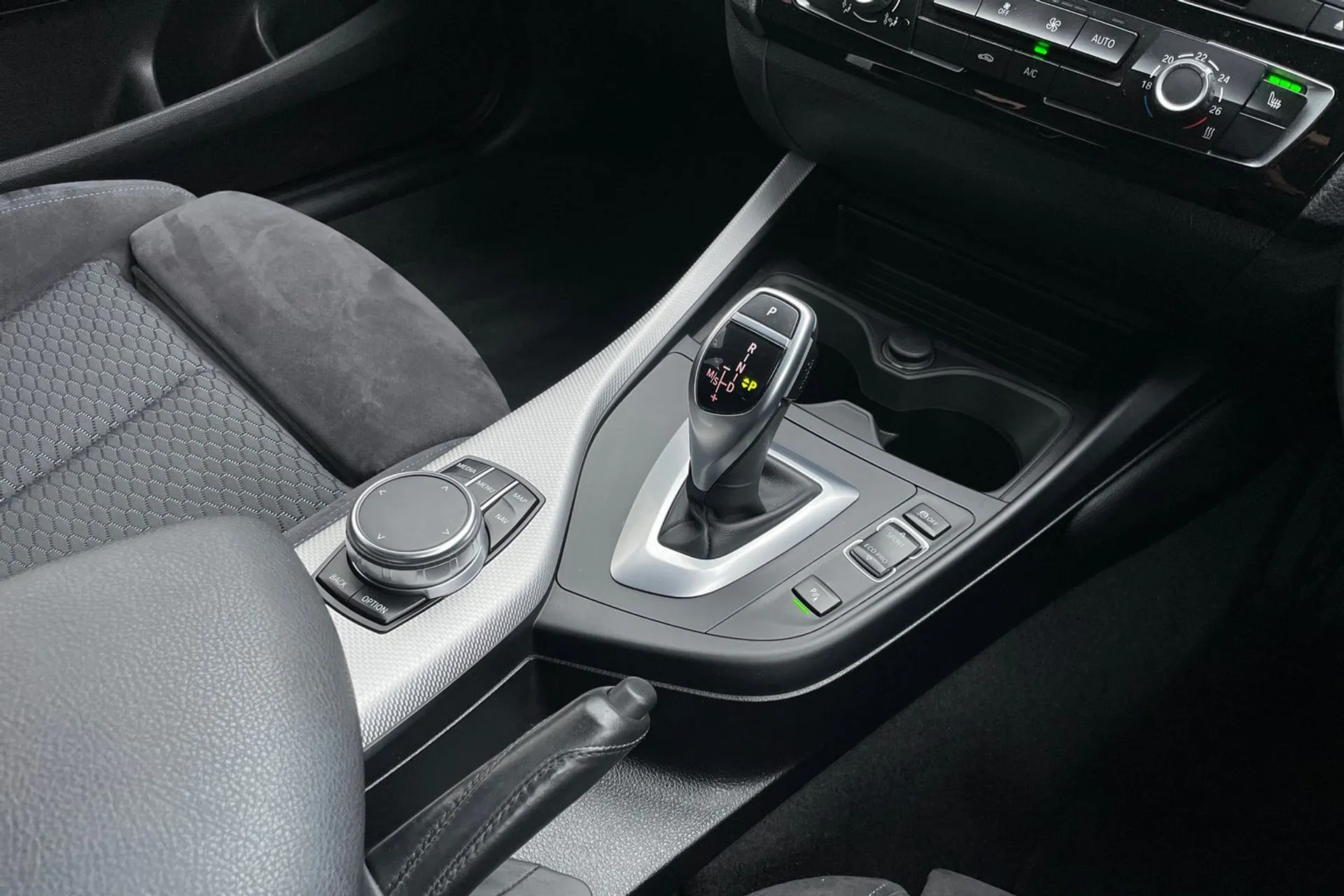 BMW 1 SERIES thumbnail image number 43