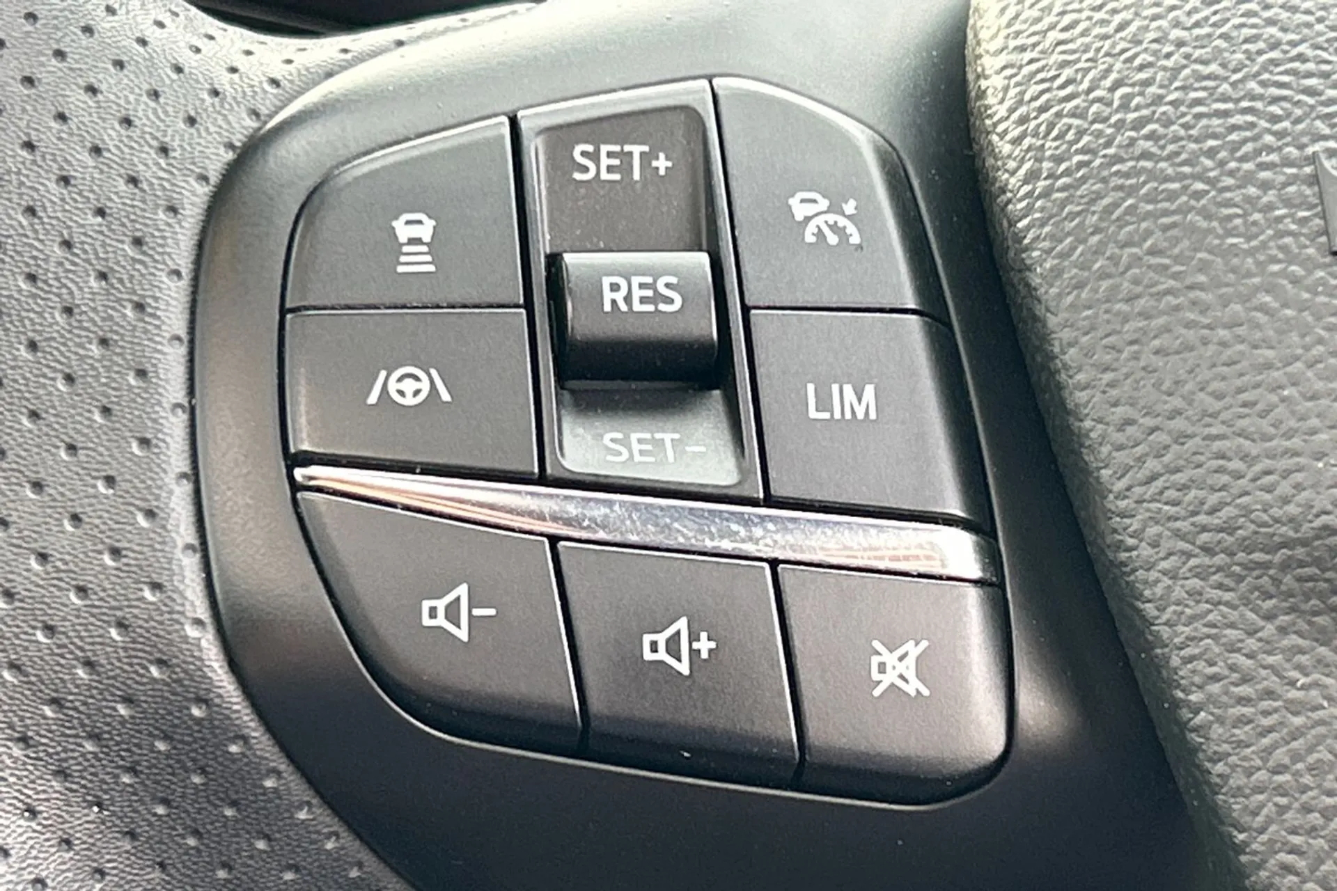 FORD KUGA thumbnail image number 44