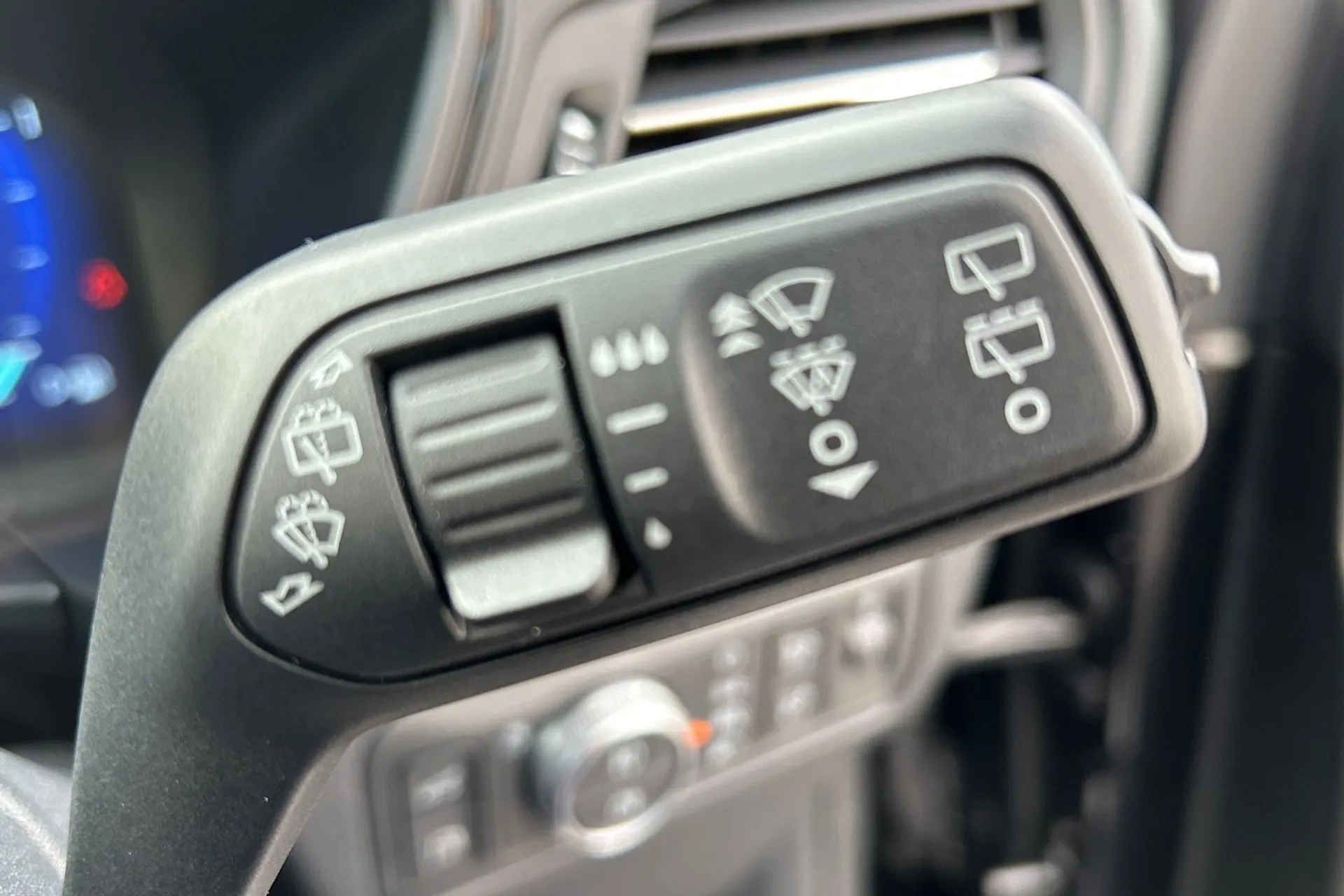 FORD KUGA thumbnail image number 65