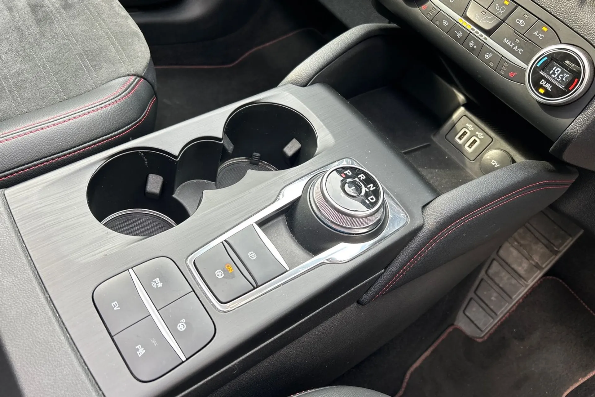 FORD KUGA thumbnail image number 50