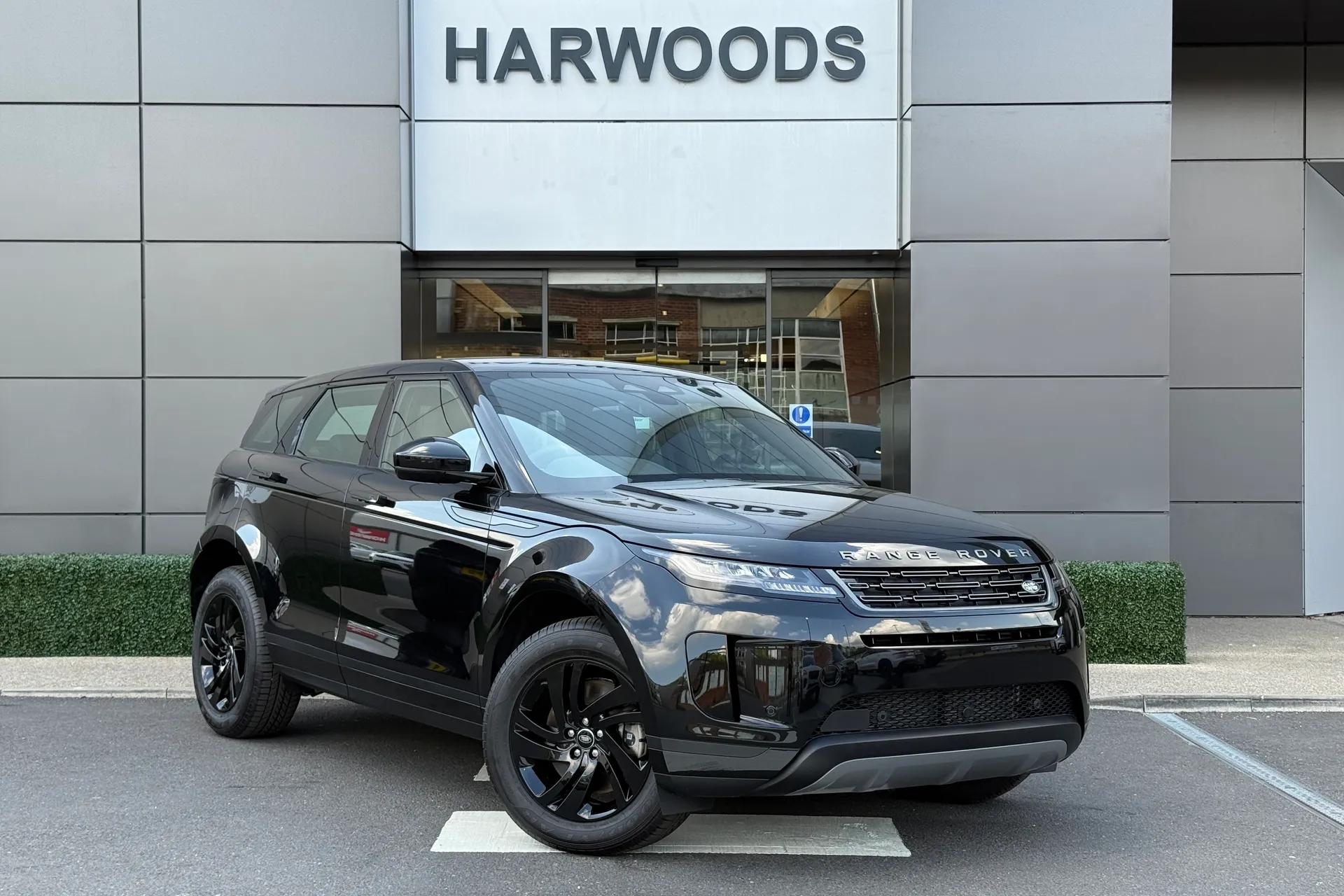 LAND ROVER RANGE ROVER EVOQUE focused image