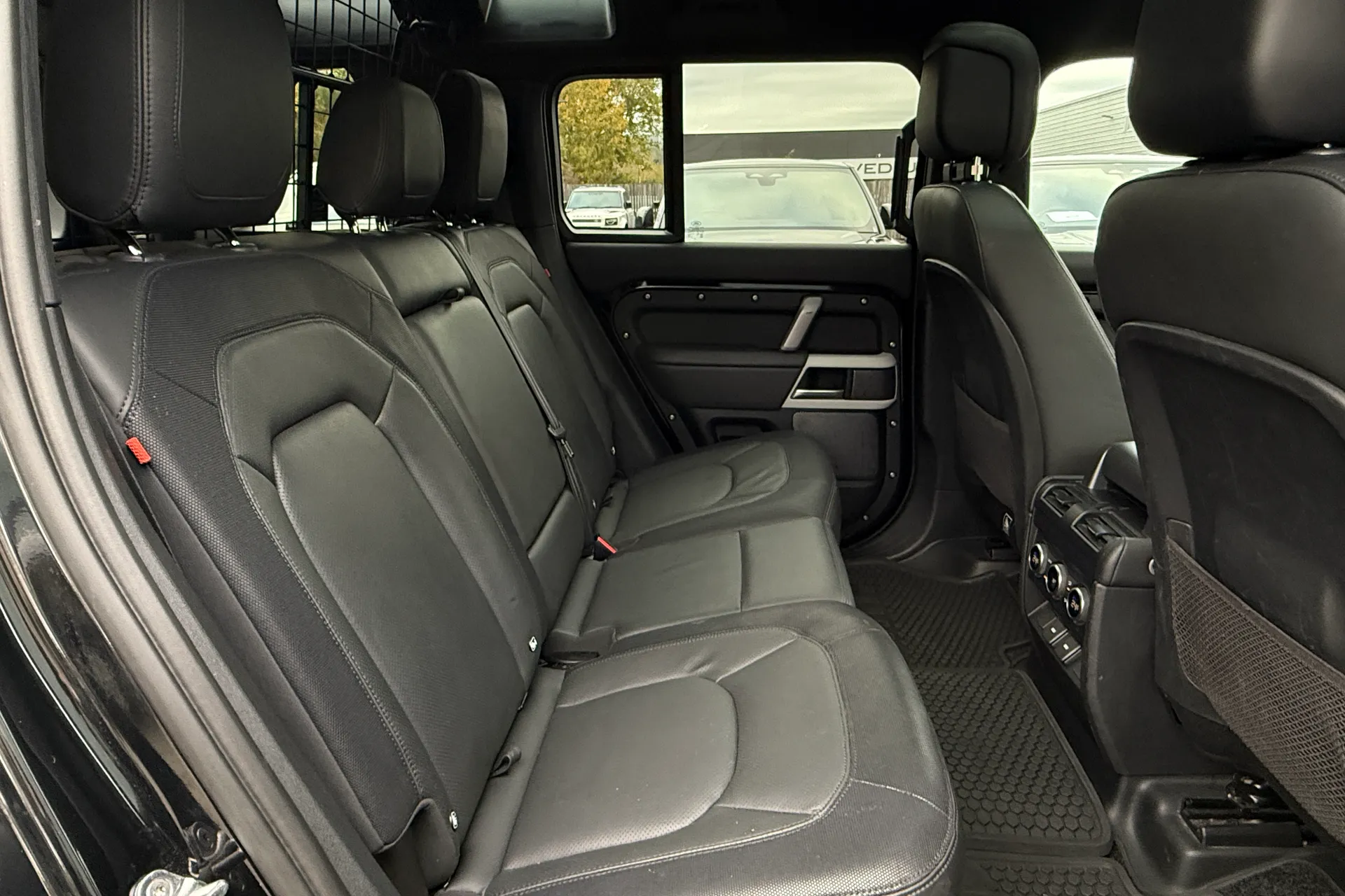 LAND ROVER DEFENDER thumbnail image number 35