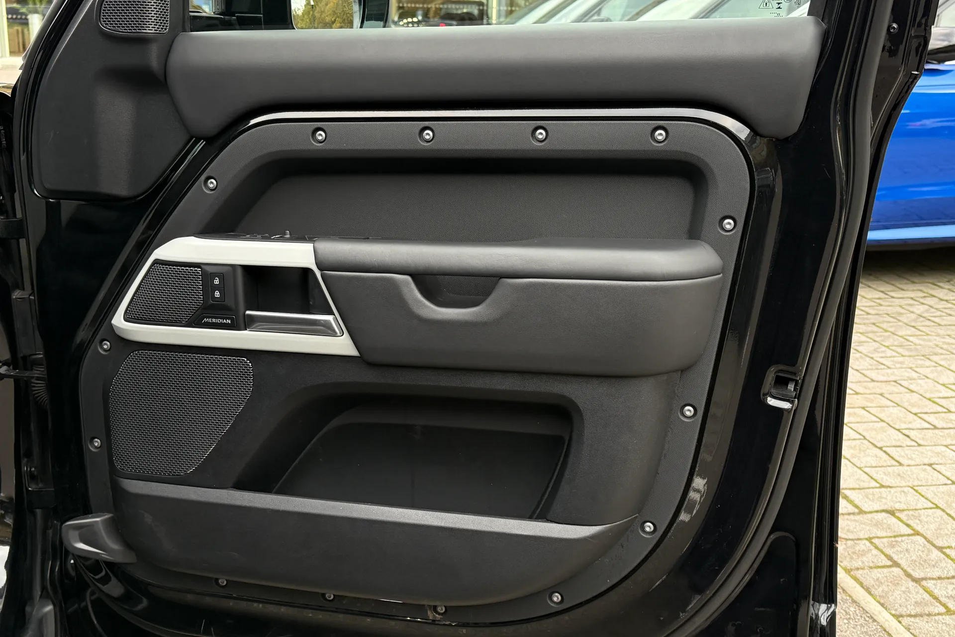 LAND ROVER DEFENDER thumbnail image number 51