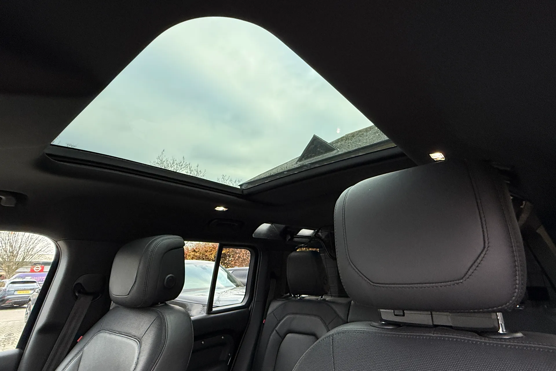 LAND ROVER DEFENDER thumbnail image number 4