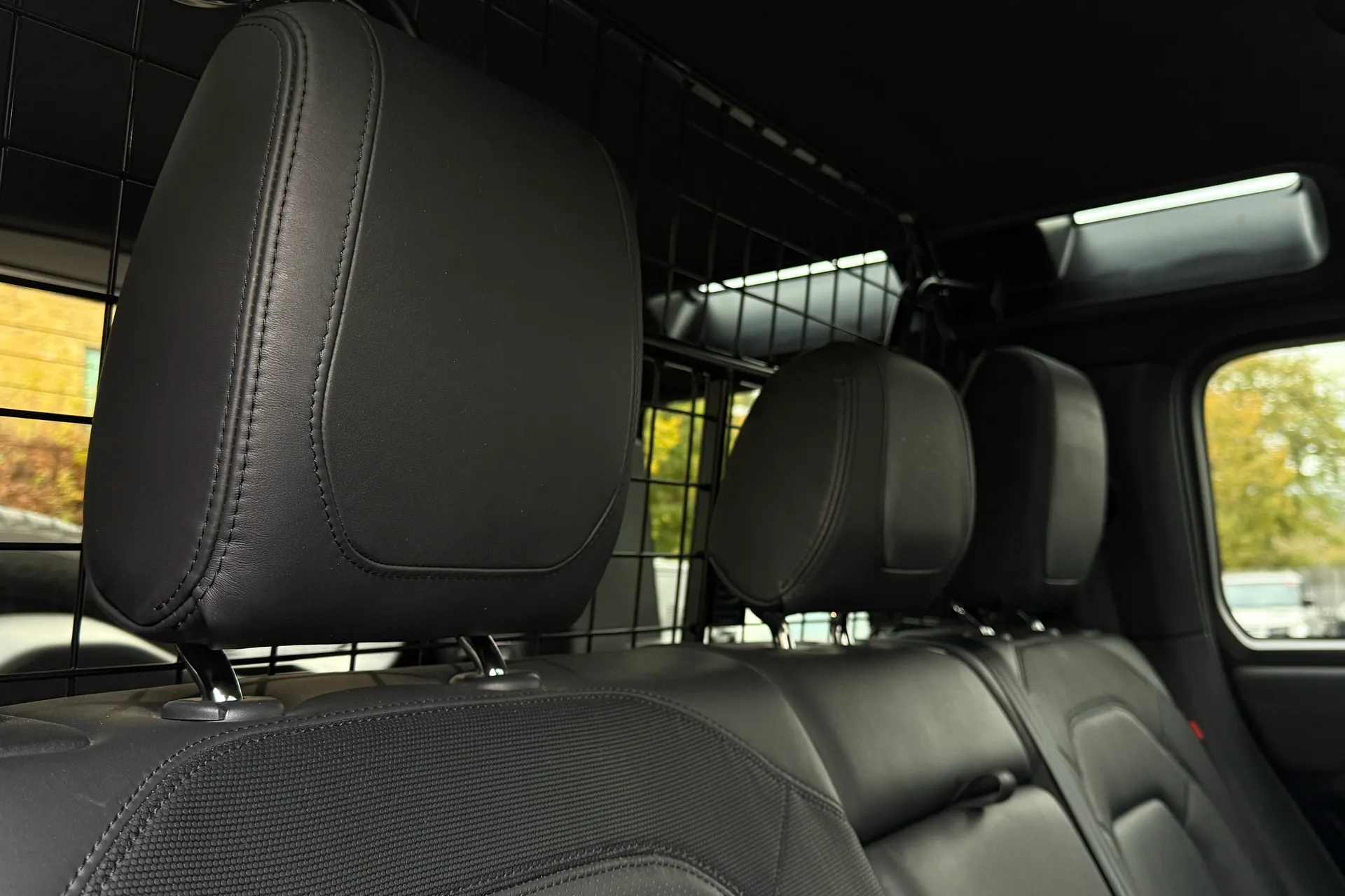 LAND ROVER DEFENDER thumbnail image number 34