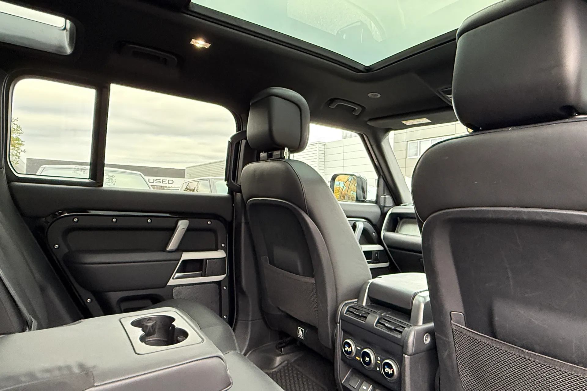 LAND ROVER DEFENDER thumbnail image number 36