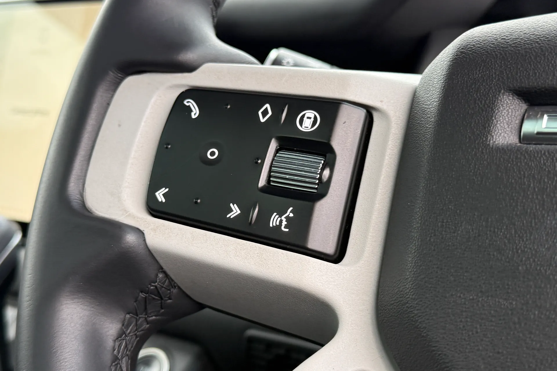 LAND ROVER DEFENDER thumbnail image number 47