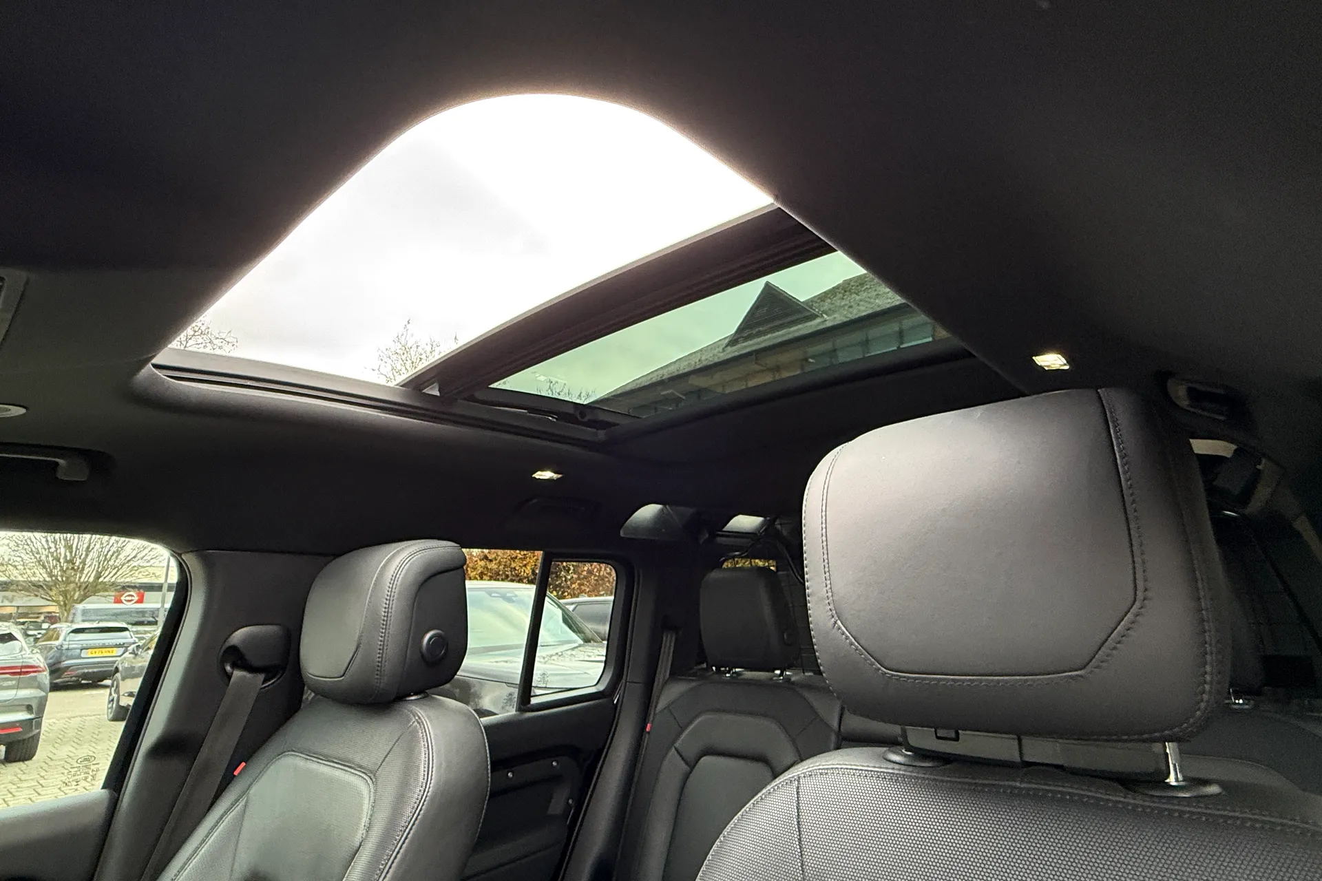 LAND ROVER DEFENDER thumbnail image number 5