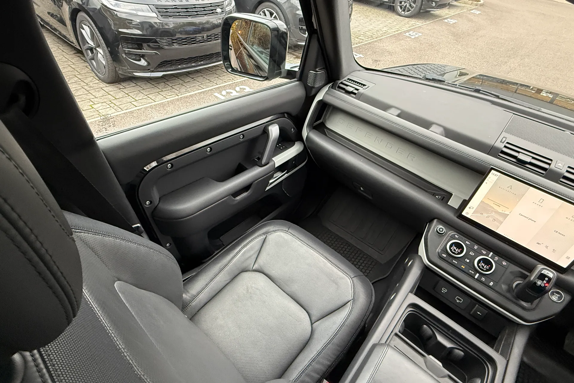 LAND ROVER DEFENDER thumbnail image number 25