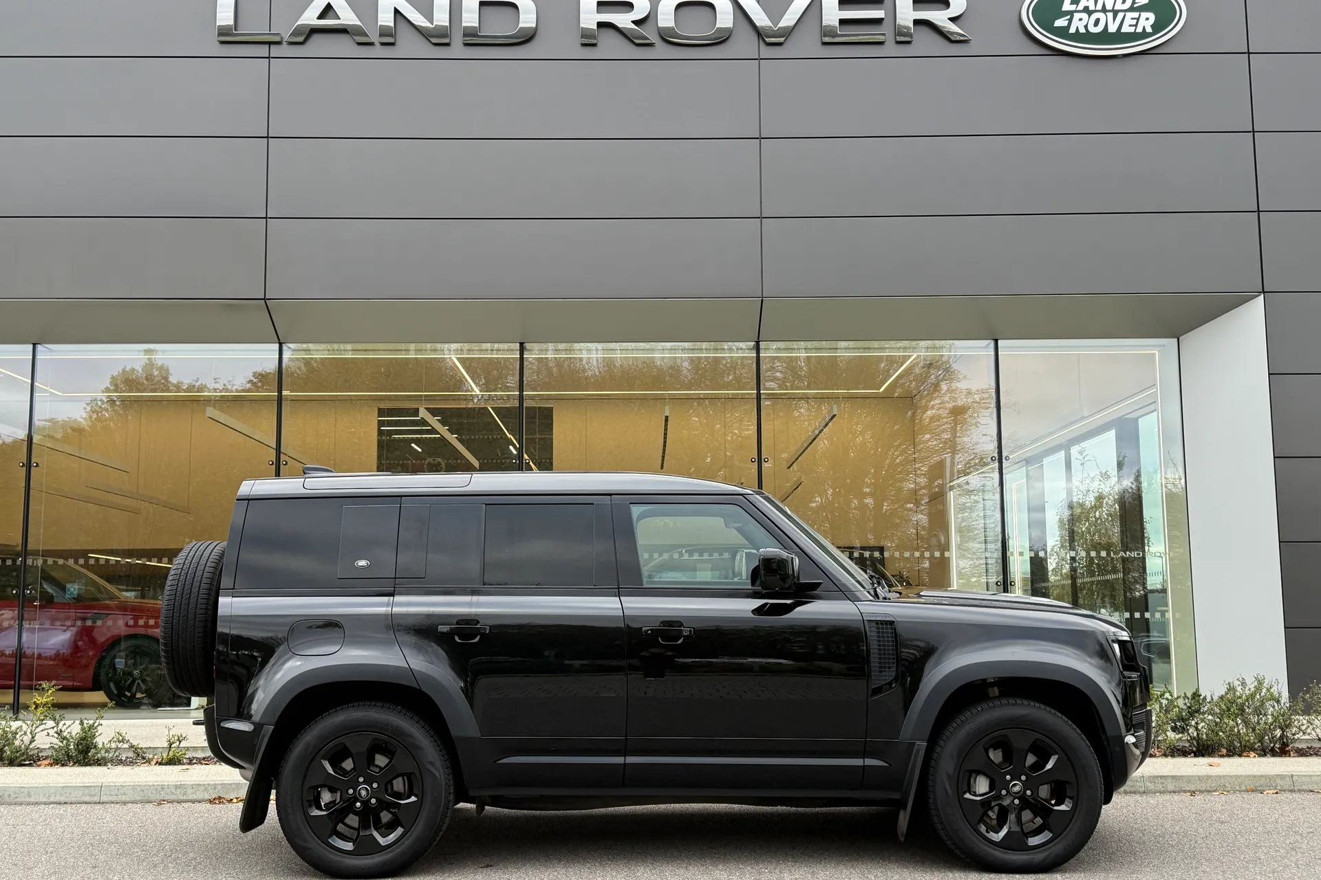 LAND ROVER DEFENDER thumbnail image number 2