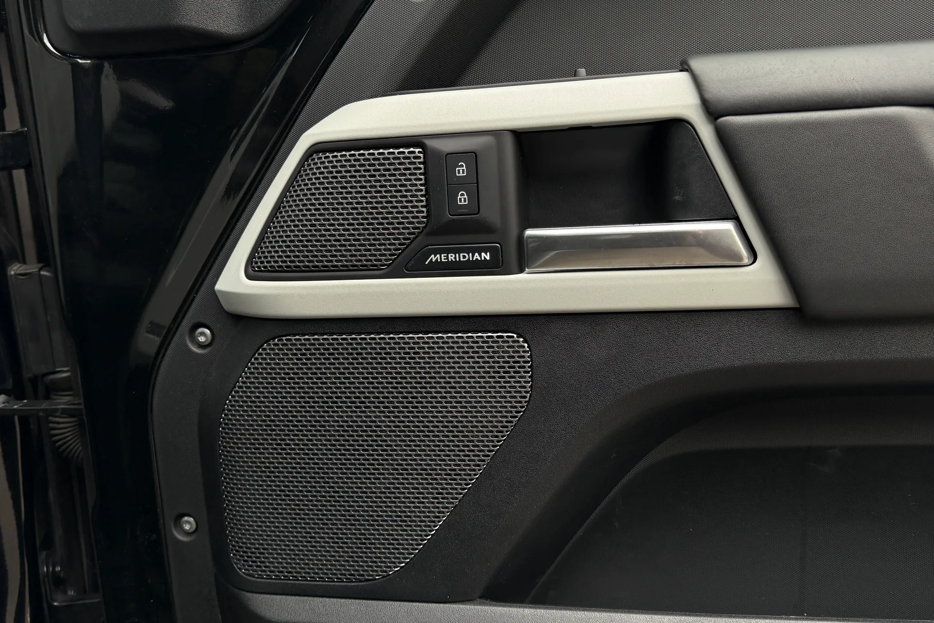 LAND ROVER DEFENDER thumbnail image number 50