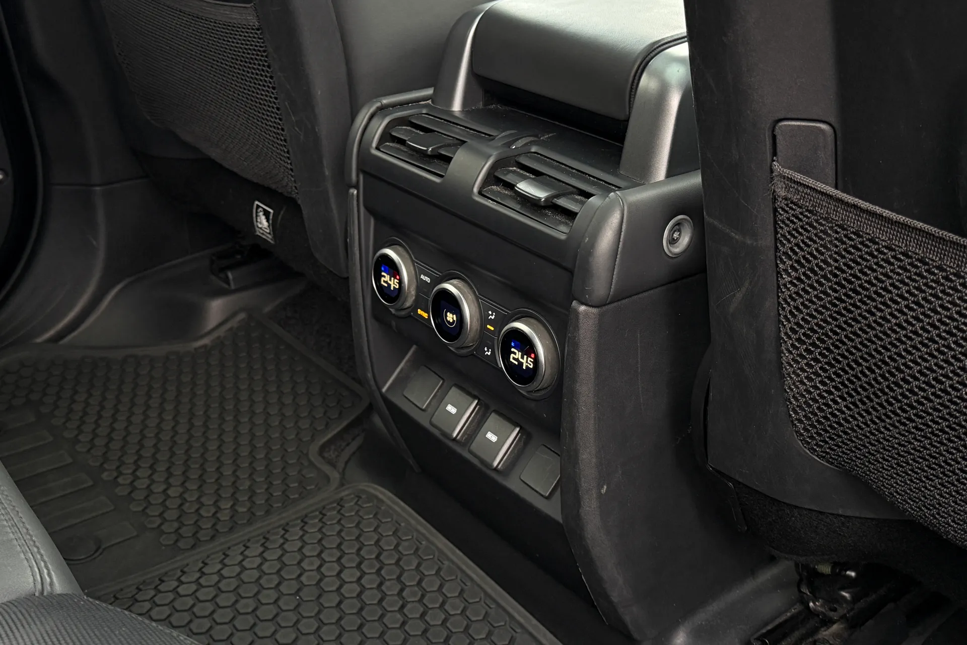 LAND ROVER DEFENDER thumbnail image number 38