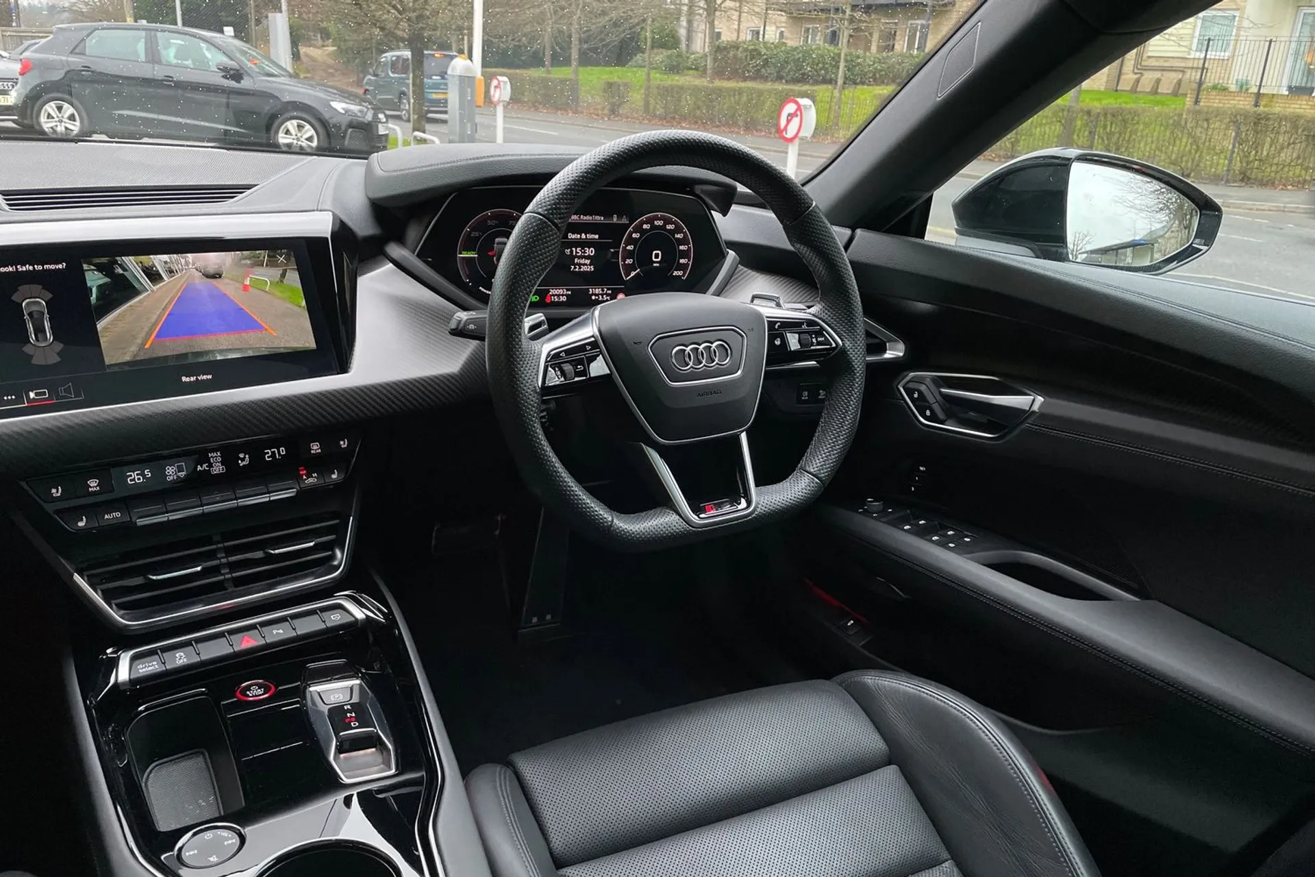Audi RS e-tron GT thumbnail image number 32