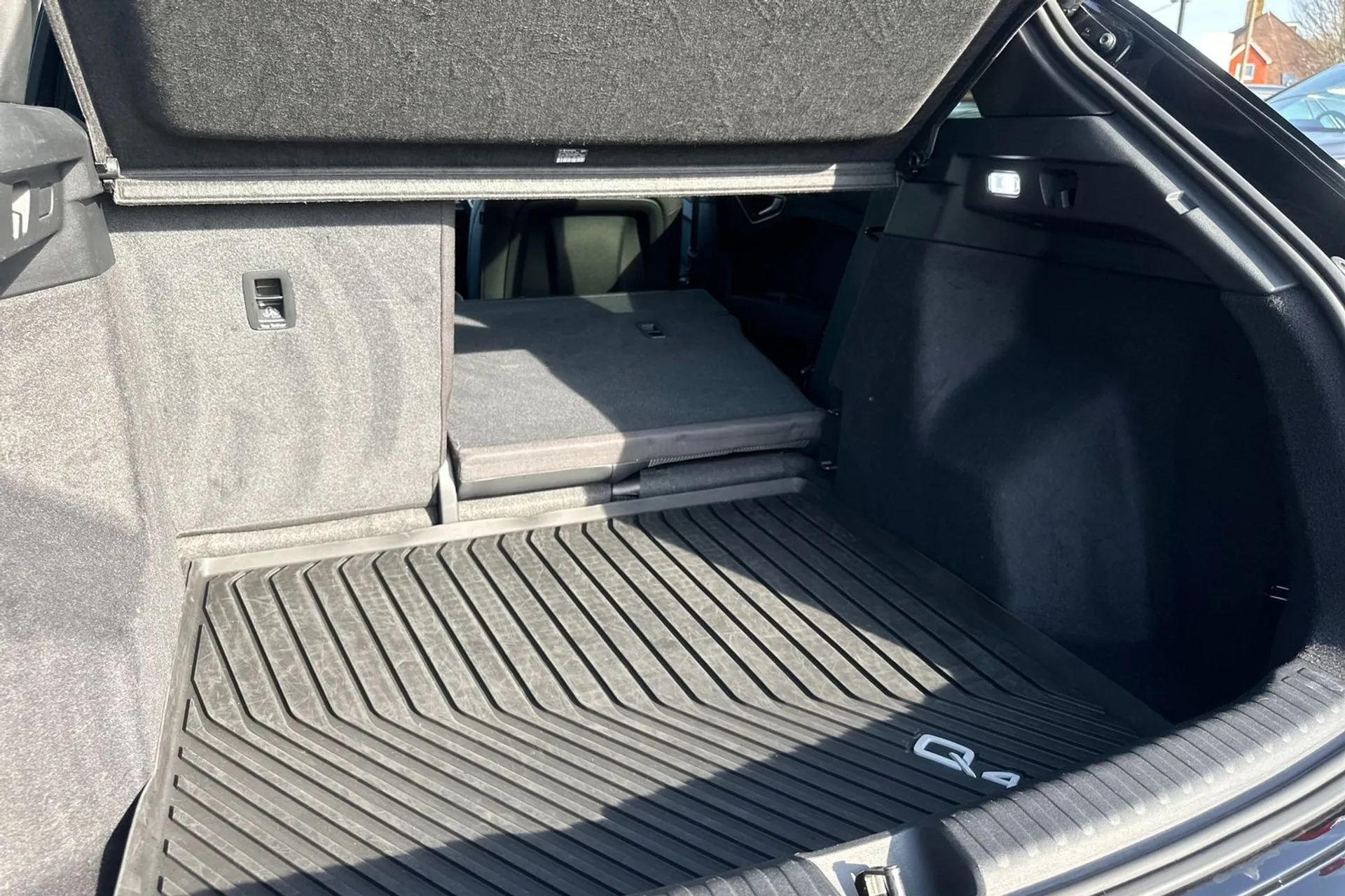 Audi Q4 thumbnail image number 26