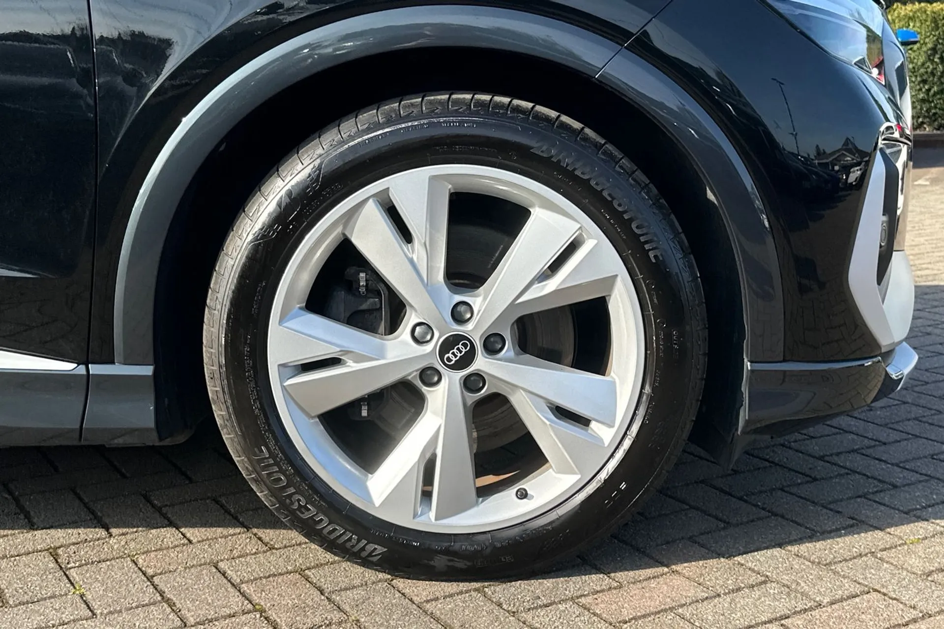 Audi Q4 thumbnail image number 9