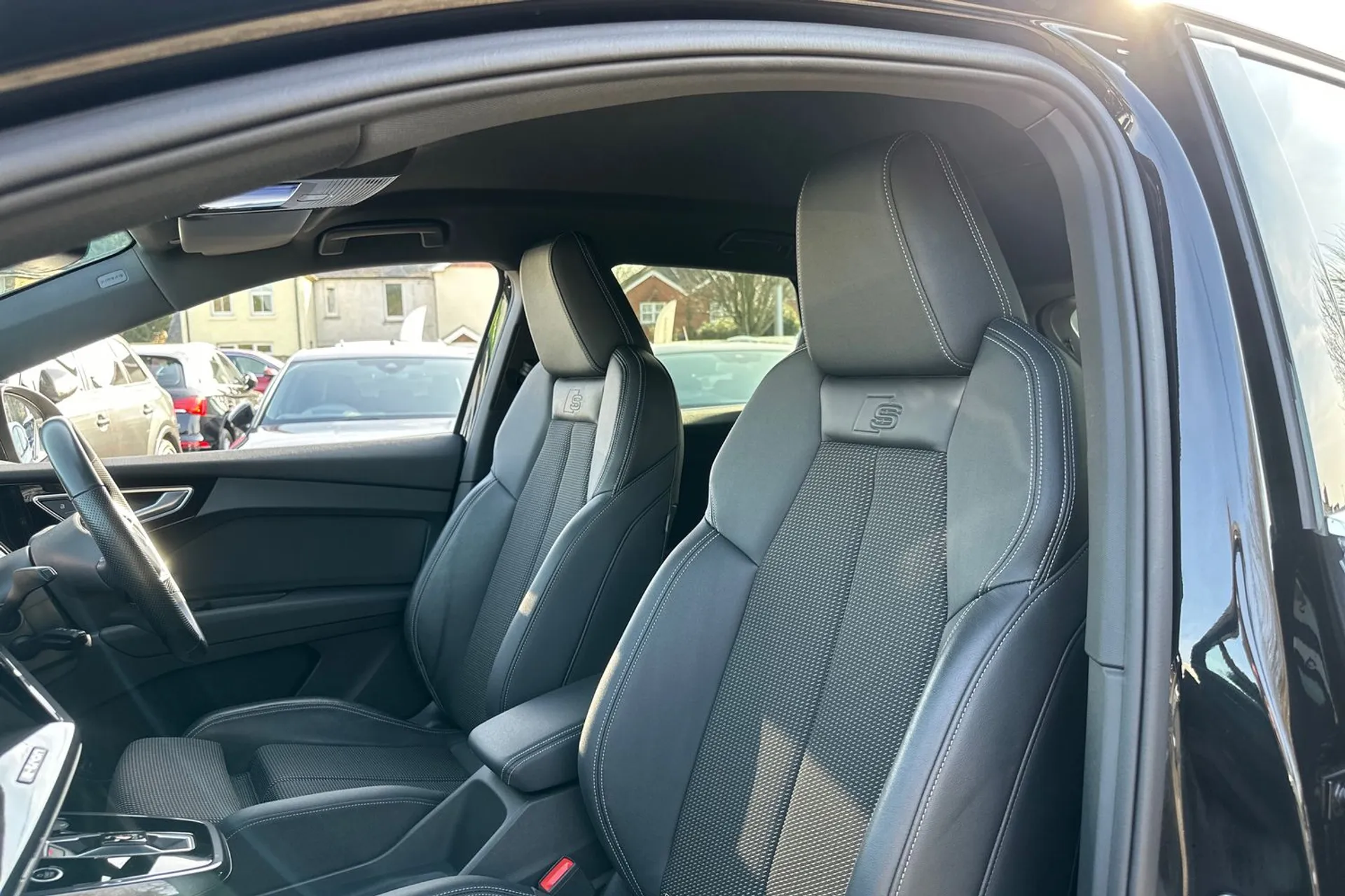 Audi Q4 thumbnail image number 32