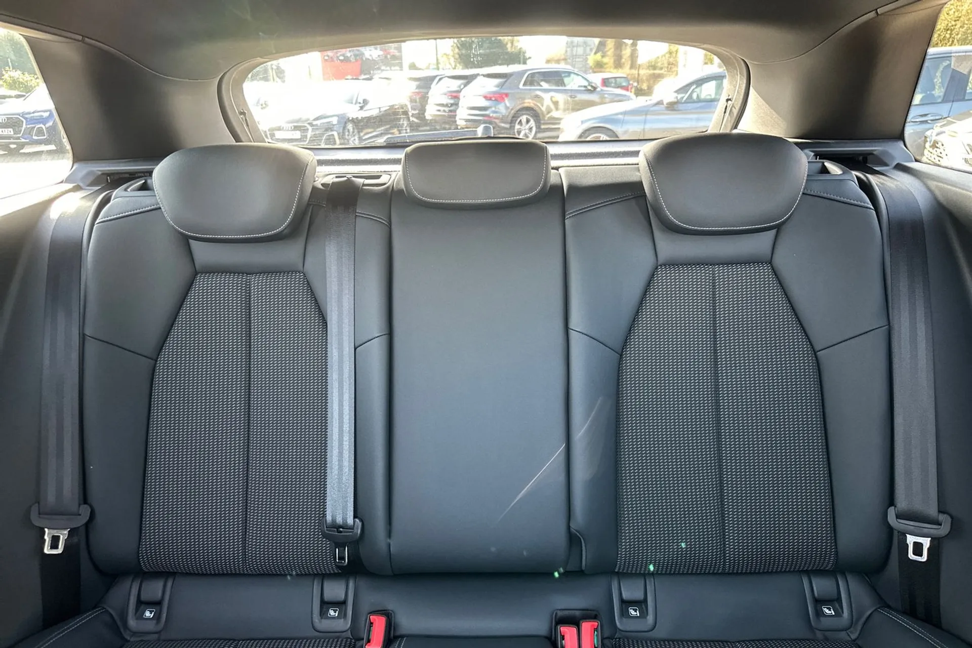 Audi Q4 thumbnail image number 8