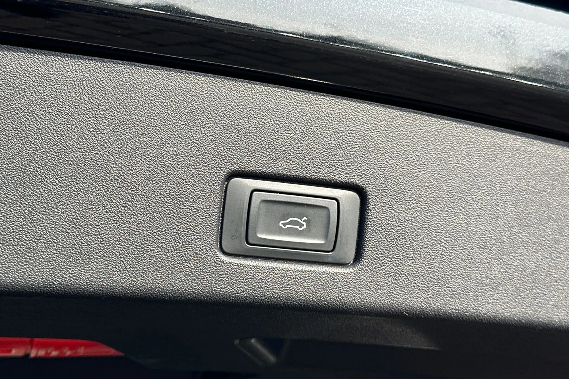 Audi Q4 thumbnail image number 13