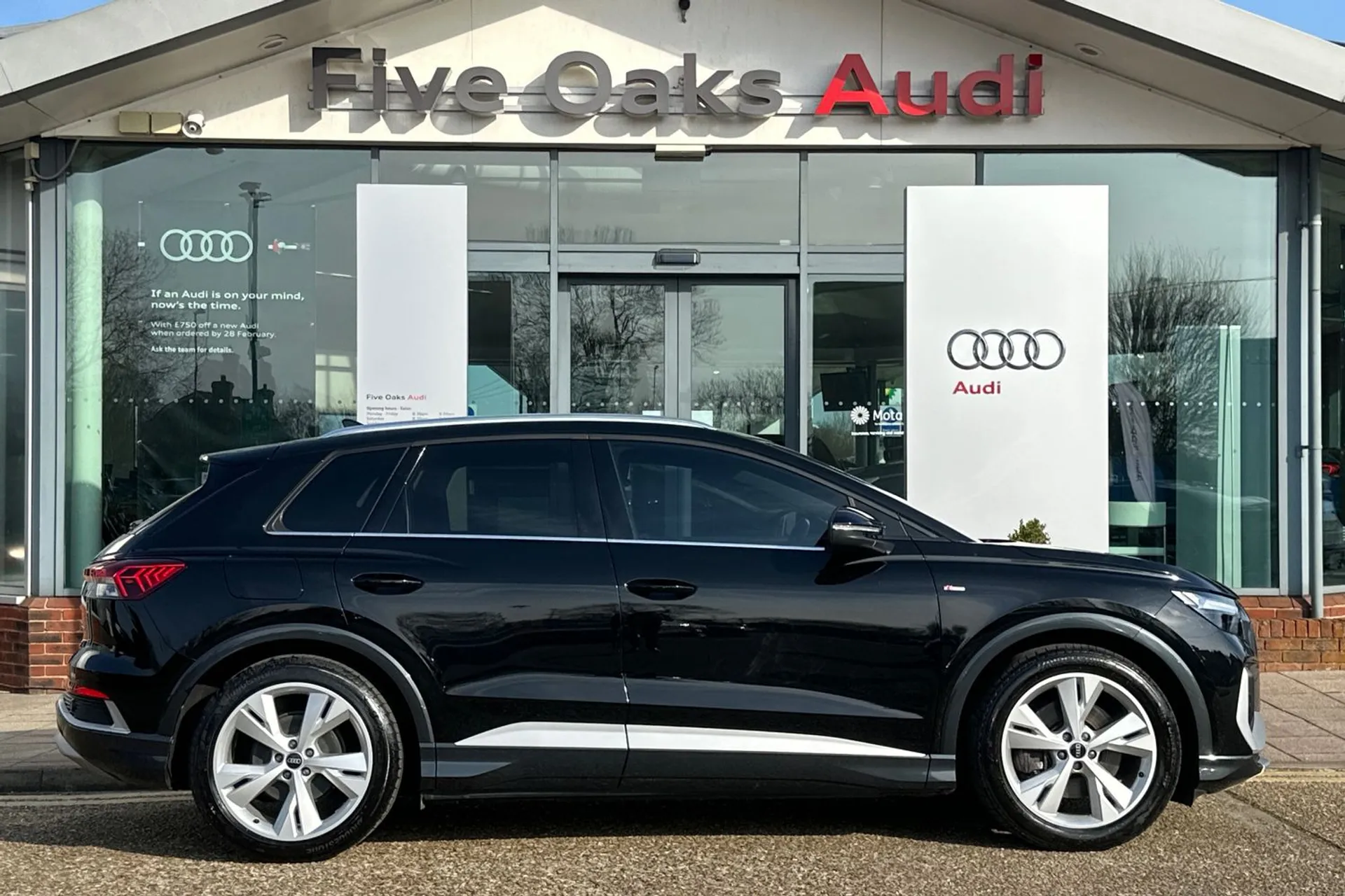 Audi Q4 thumbnail image number 2