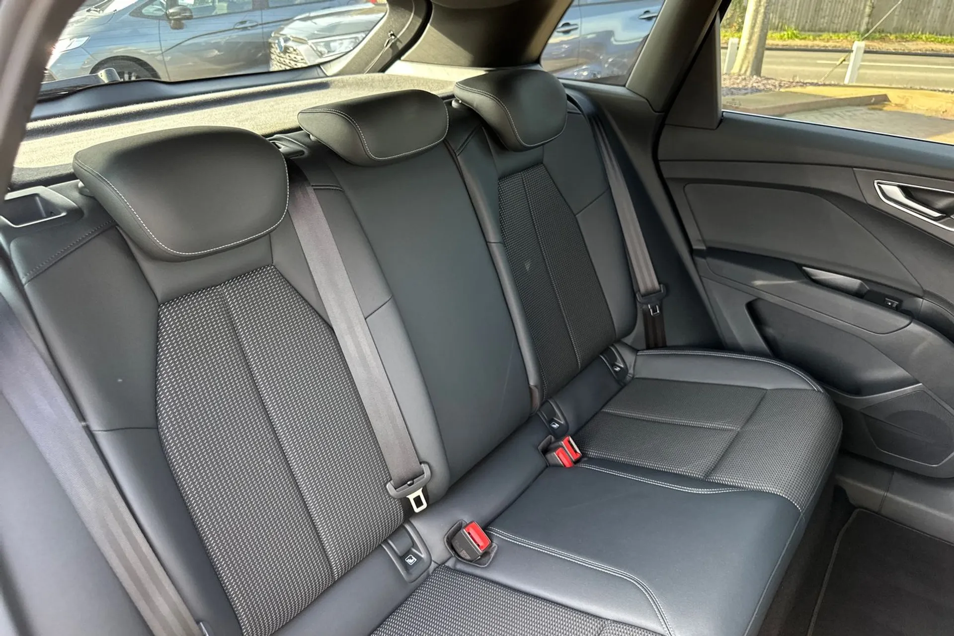 Audi Q4 thumbnail image number 27