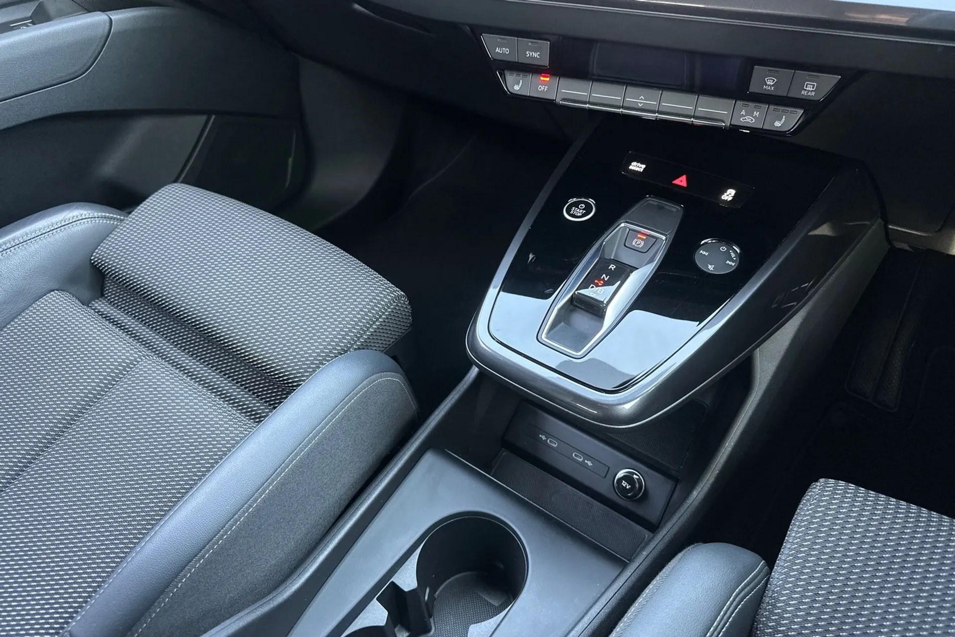 Audi Q4 thumbnail image number 14