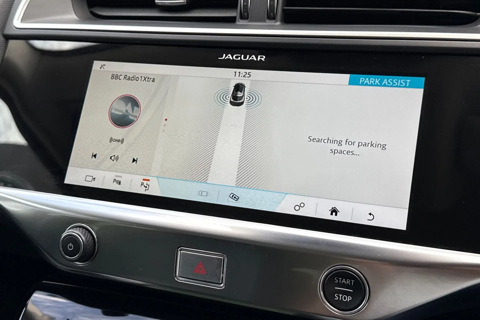 Jaguar I-PACE thumbnail image number 20