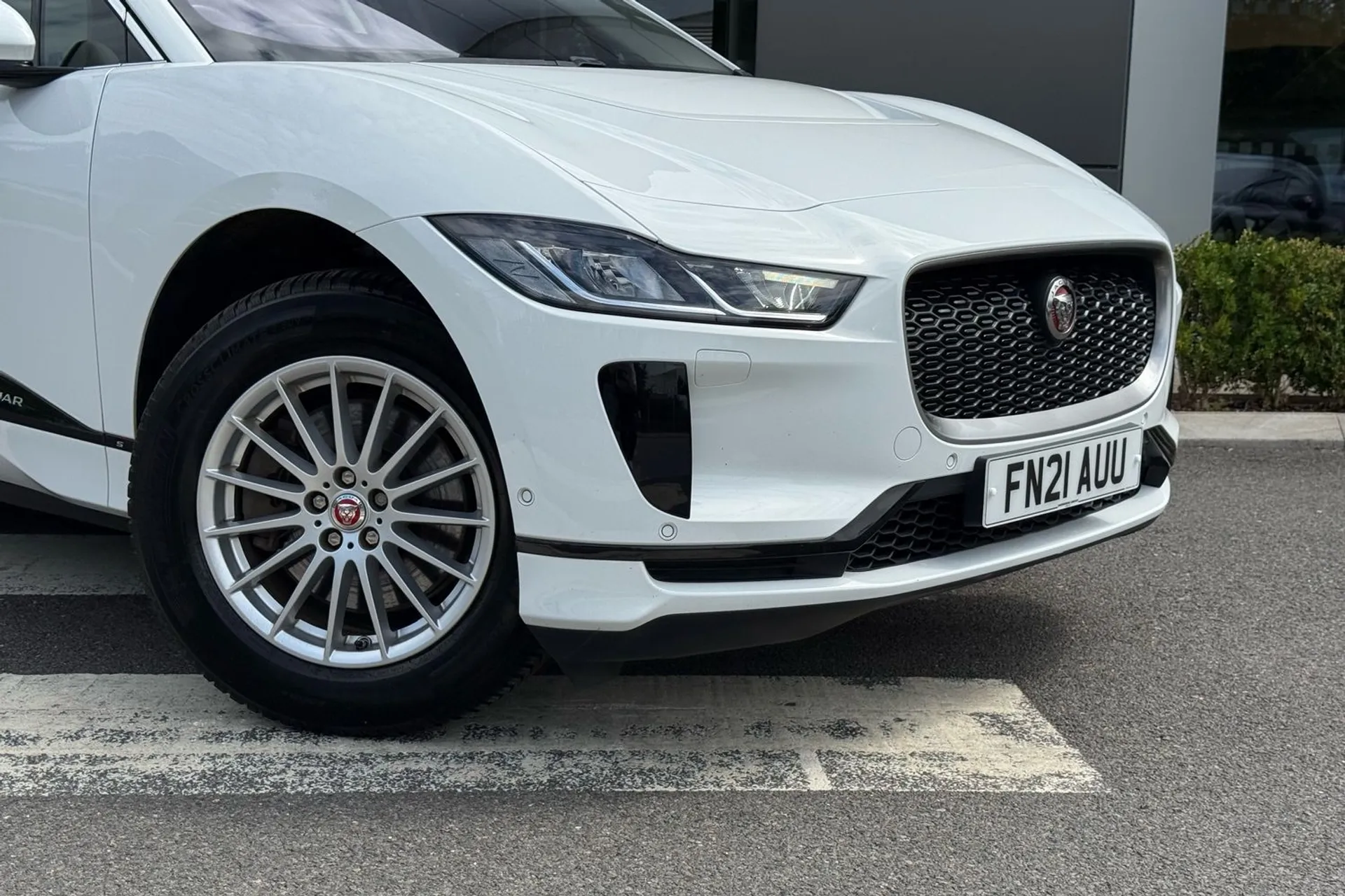 Jaguar I-PACE thumbnail image number 28