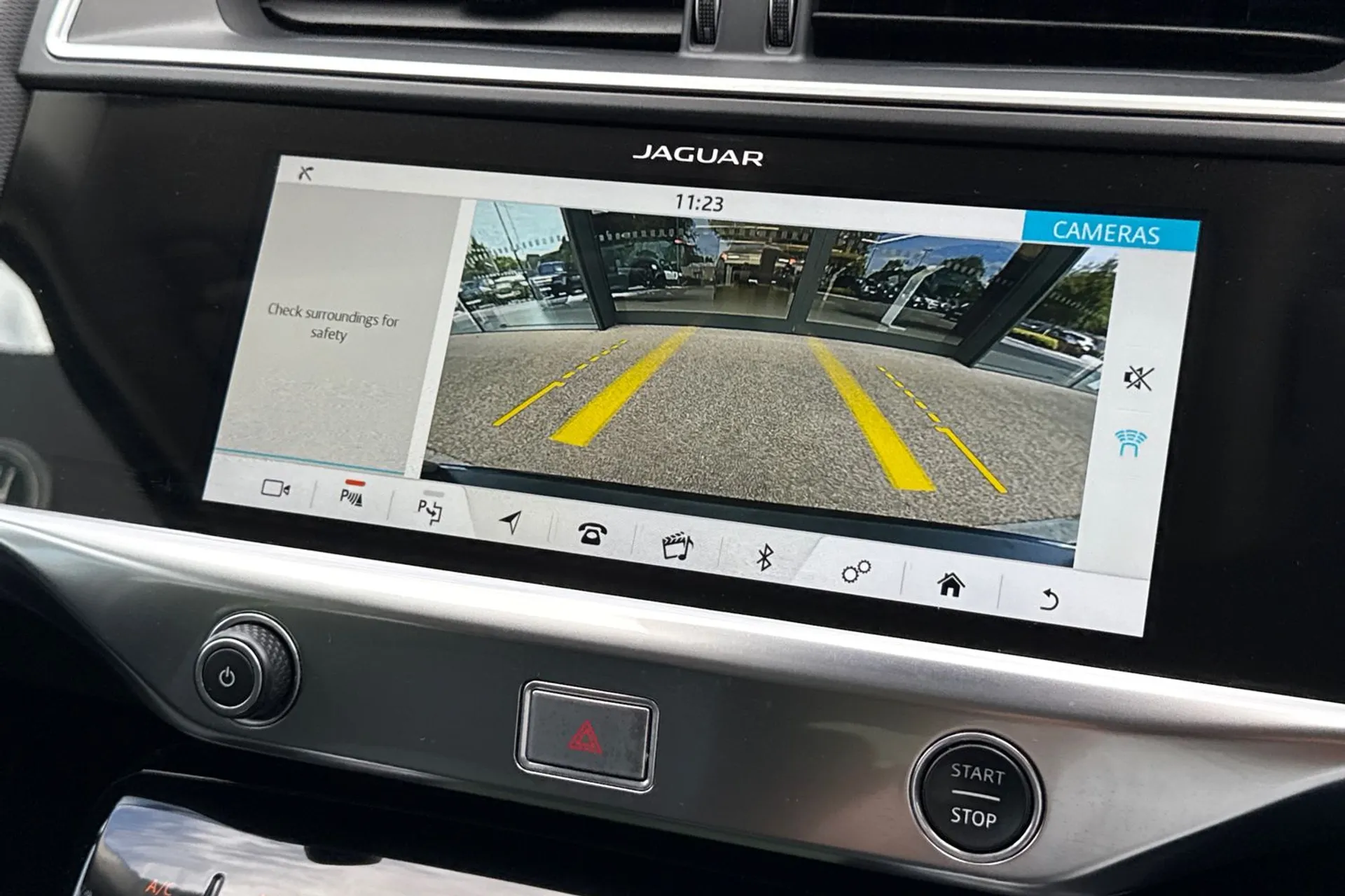 Jaguar I-PACE thumbnail image number 4