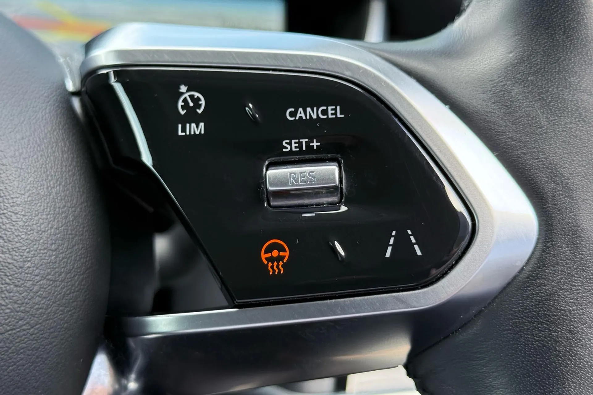 Jaguar I-PACE thumbnail image number 25