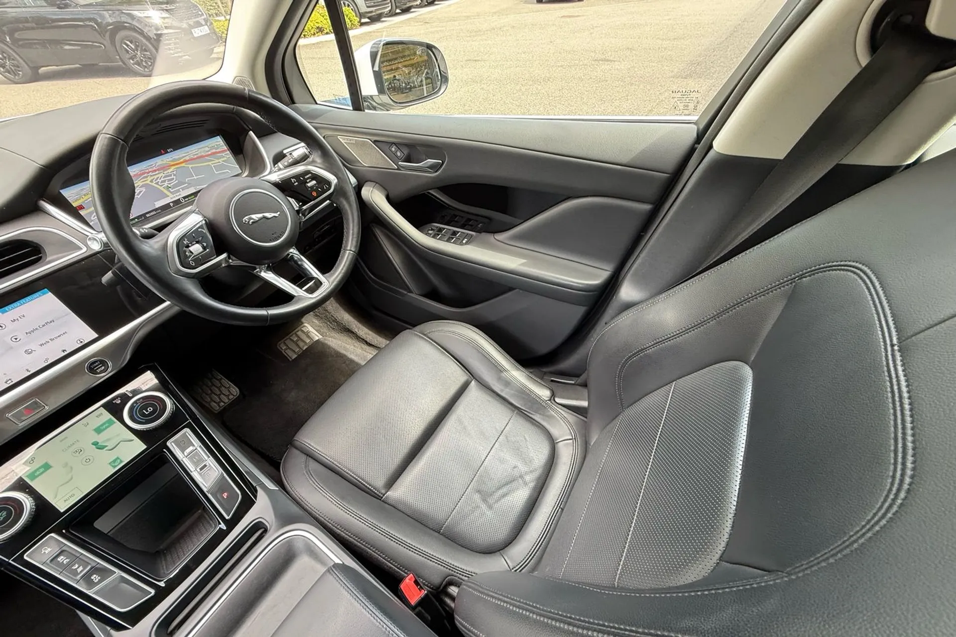 Jaguar I-PACE thumbnail image number 14