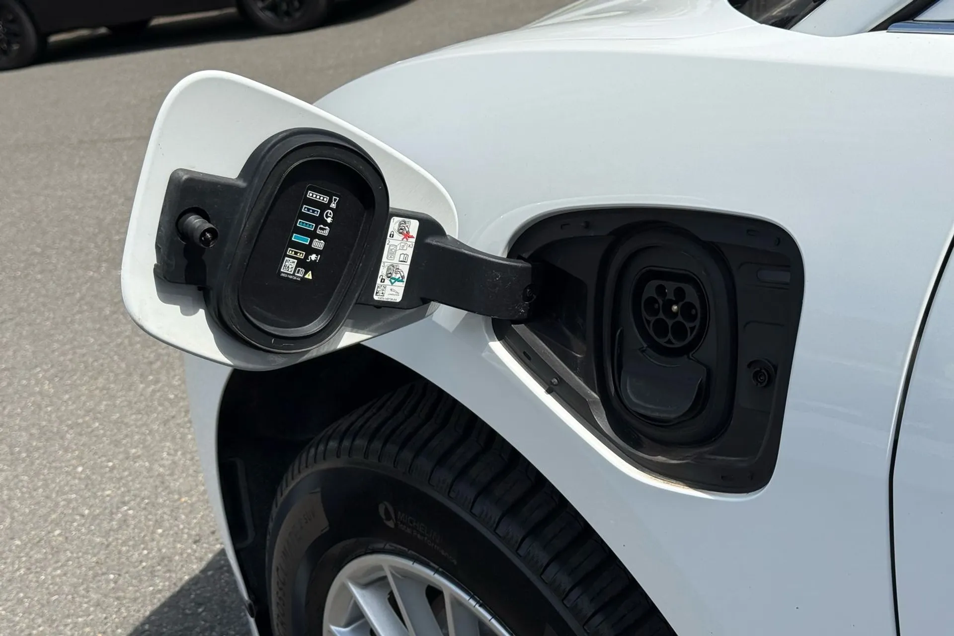 Jaguar I-PACE thumbnail image number 35