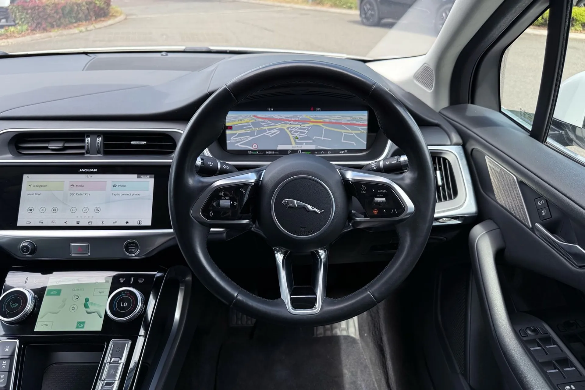Jaguar I-PACE thumbnail image number 11