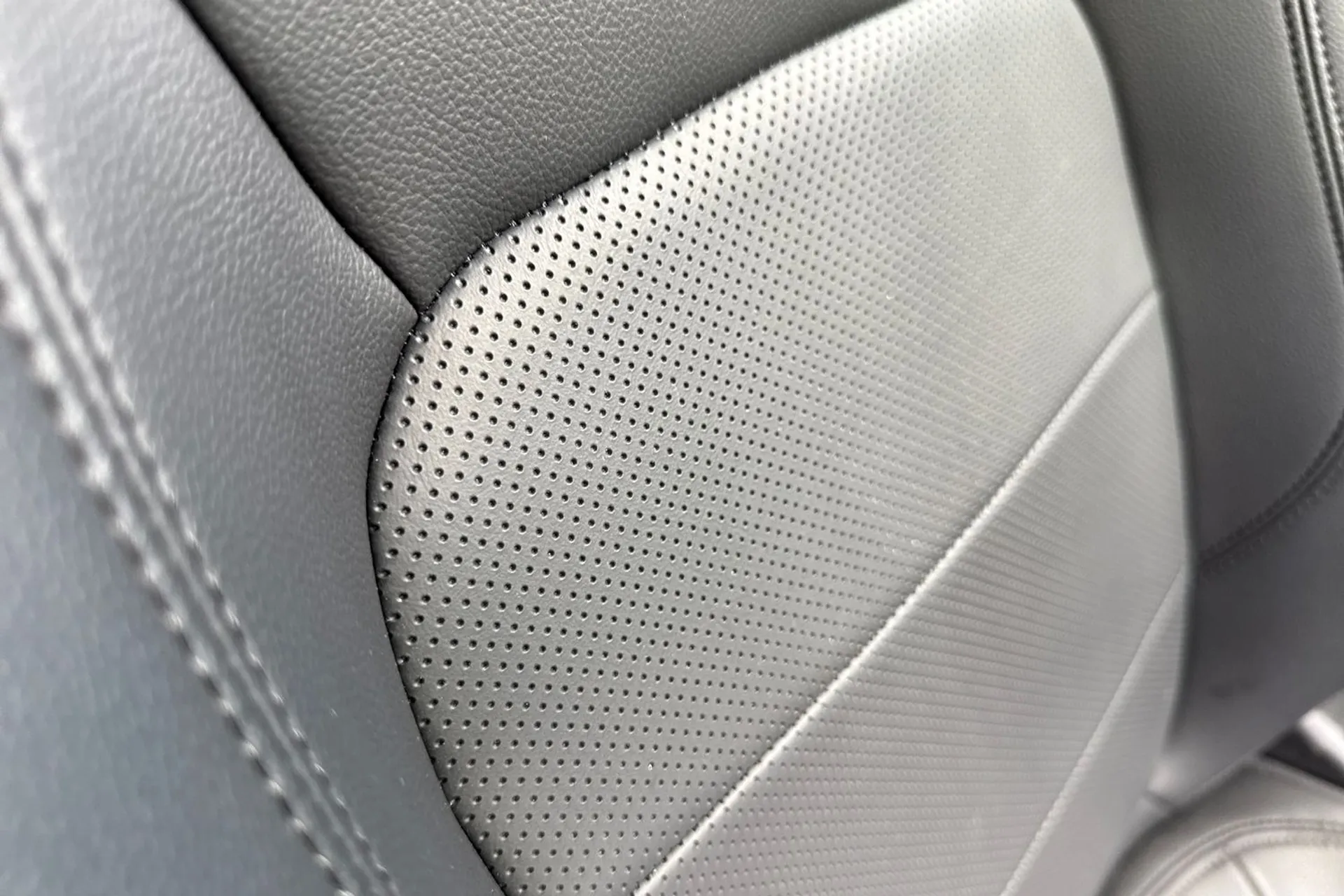Jaguar I-PACE thumbnail image number 31