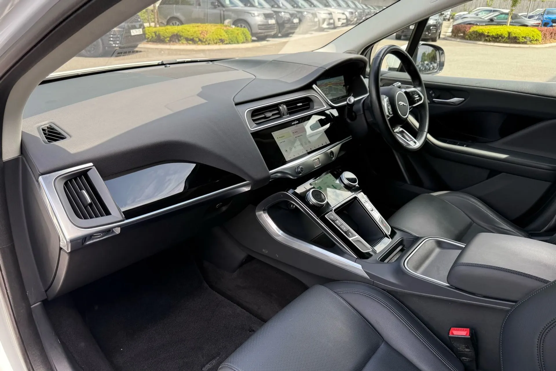 Jaguar I-PACE thumbnail image number 44