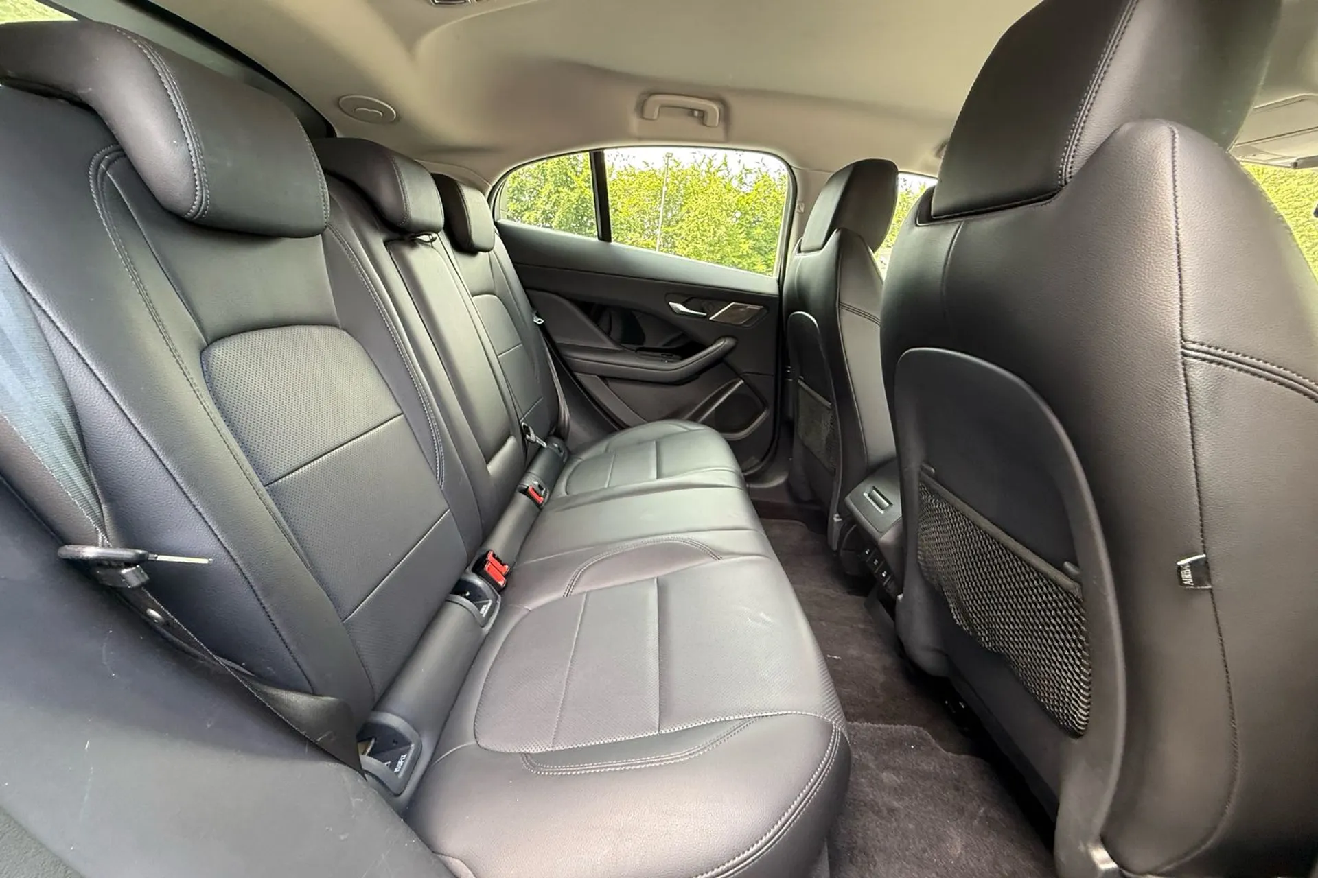 Jaguar I-PACE thumbnail image number 37