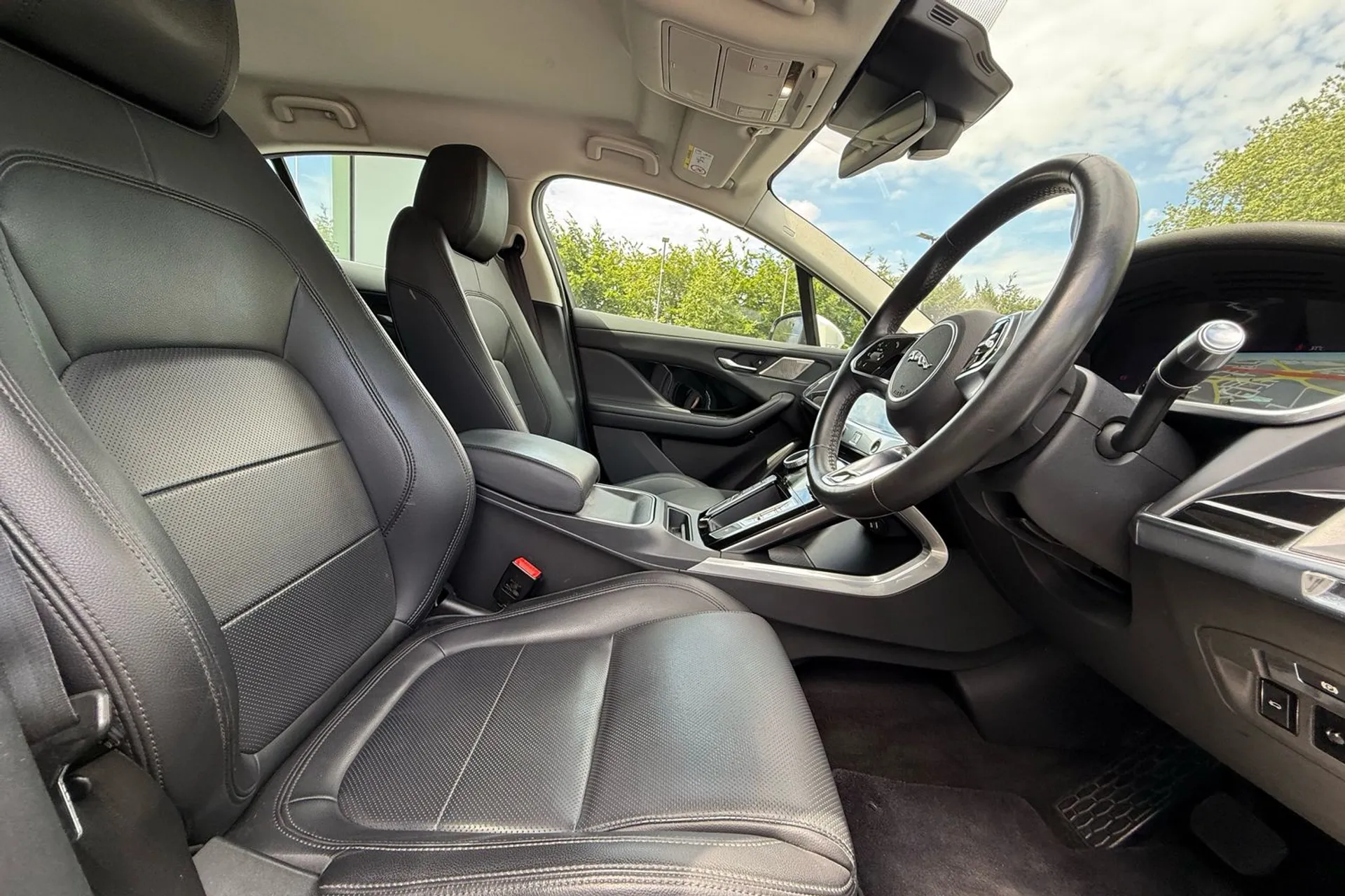 Jaguar I-PACE thumbnail image number 9
