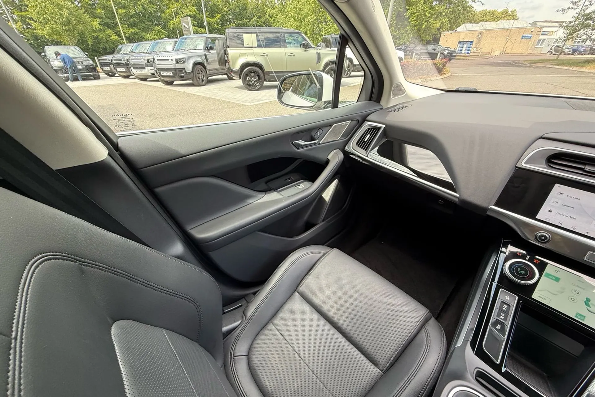 Jaguar I-PACE thumbnail image number 13