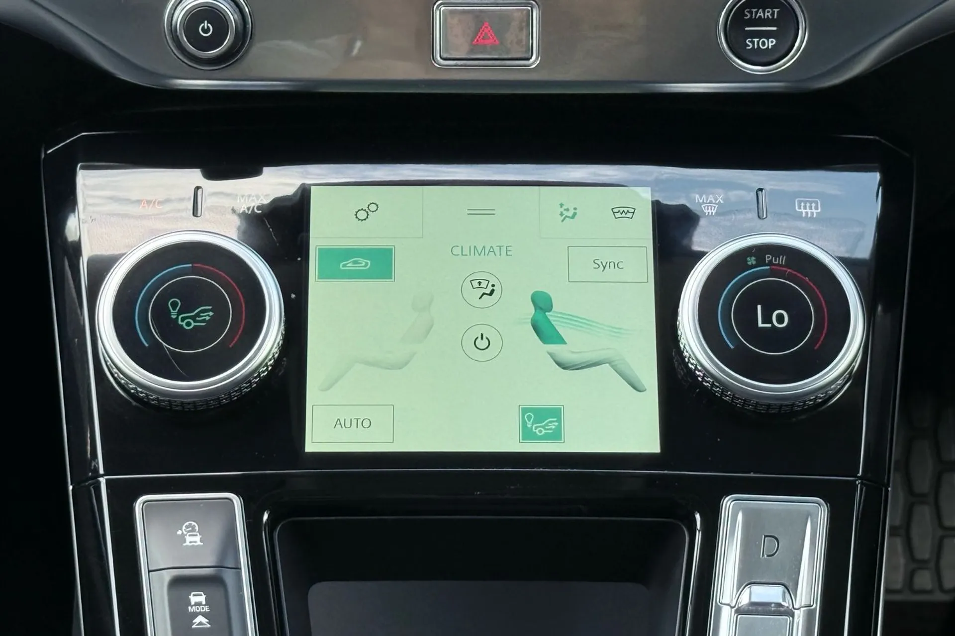 Jaguar I-PACE thumbnail image number 16